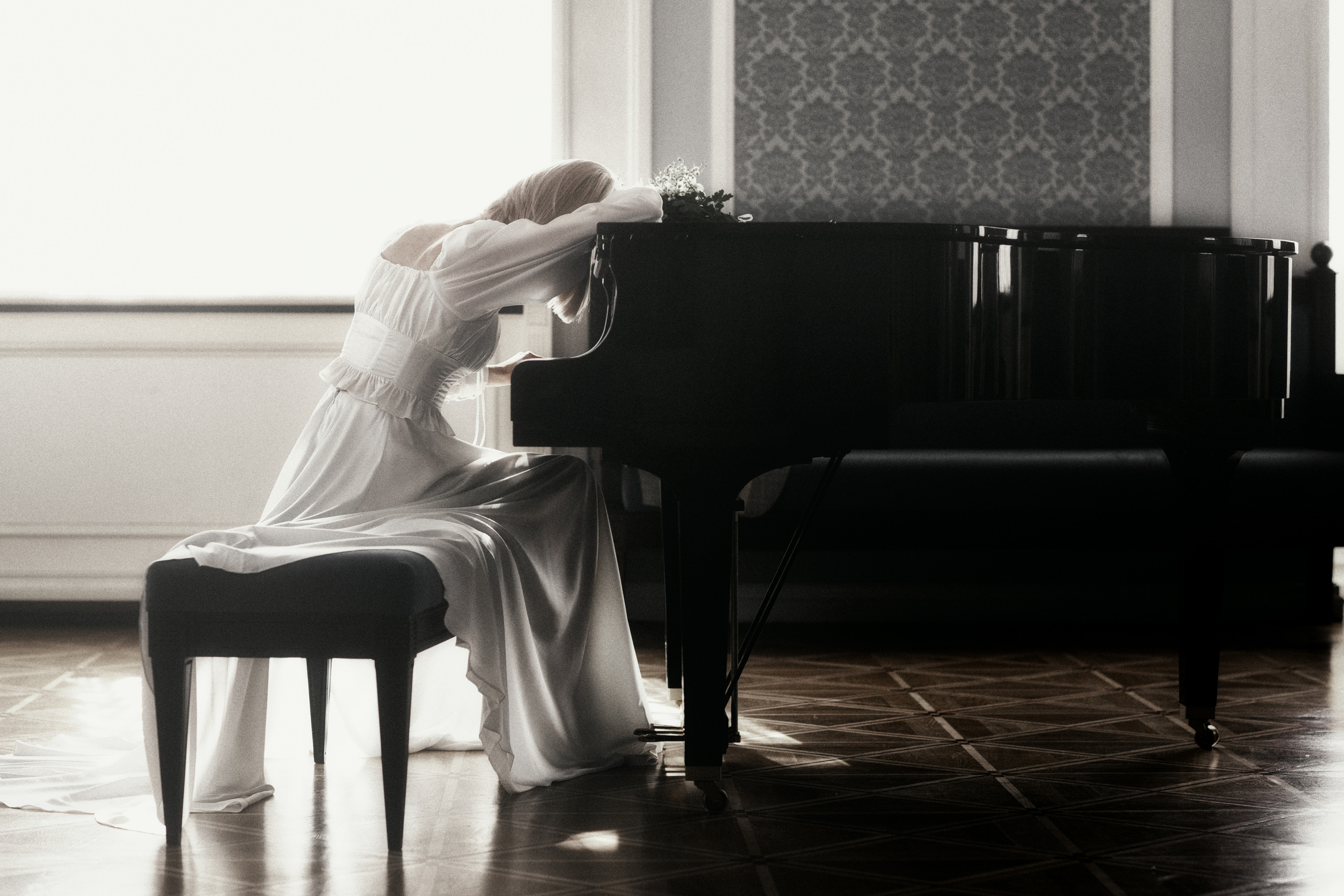 Фотосессия молодоженов в театре Я.Купалы