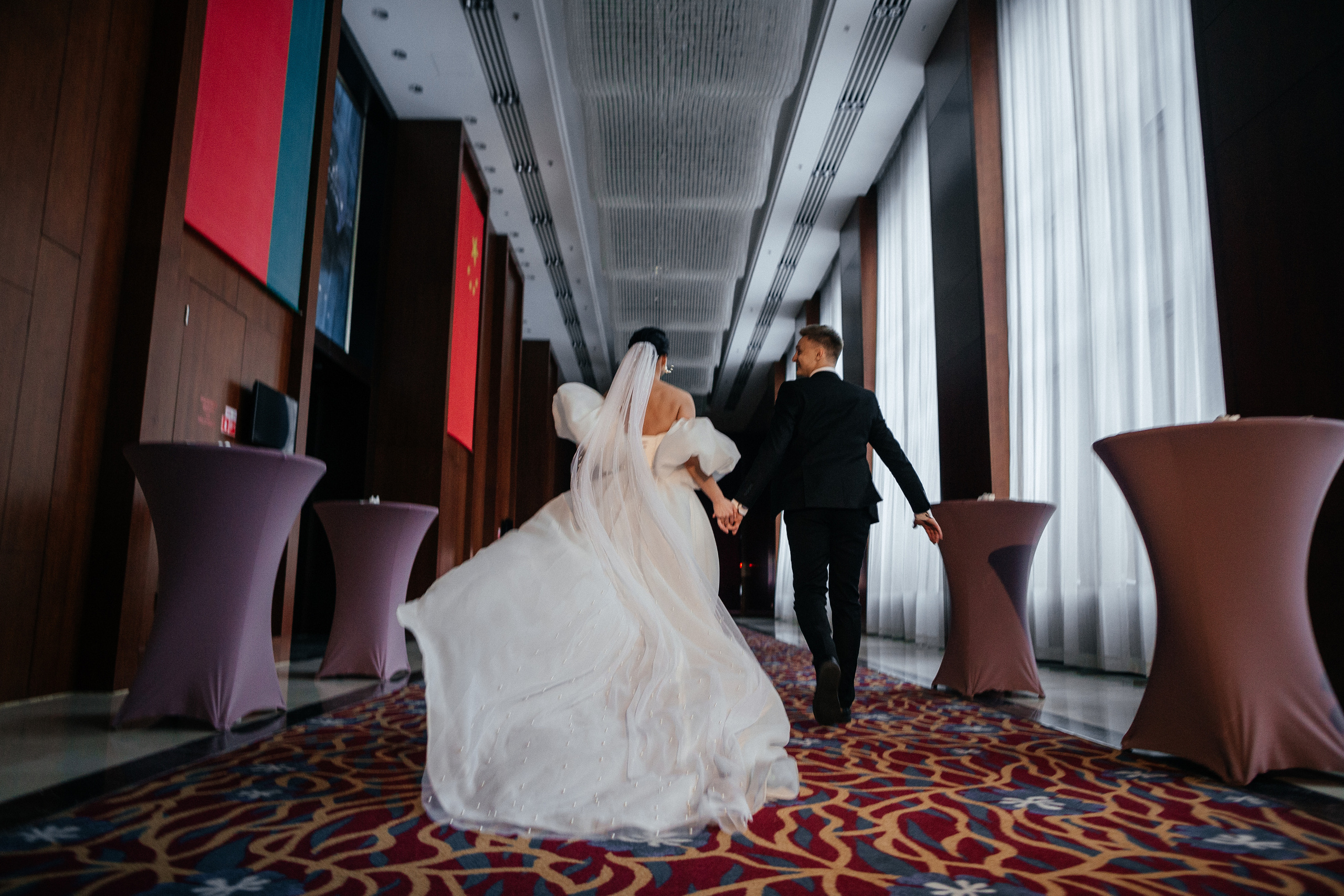 Яркая свадебная фотосессия зимой