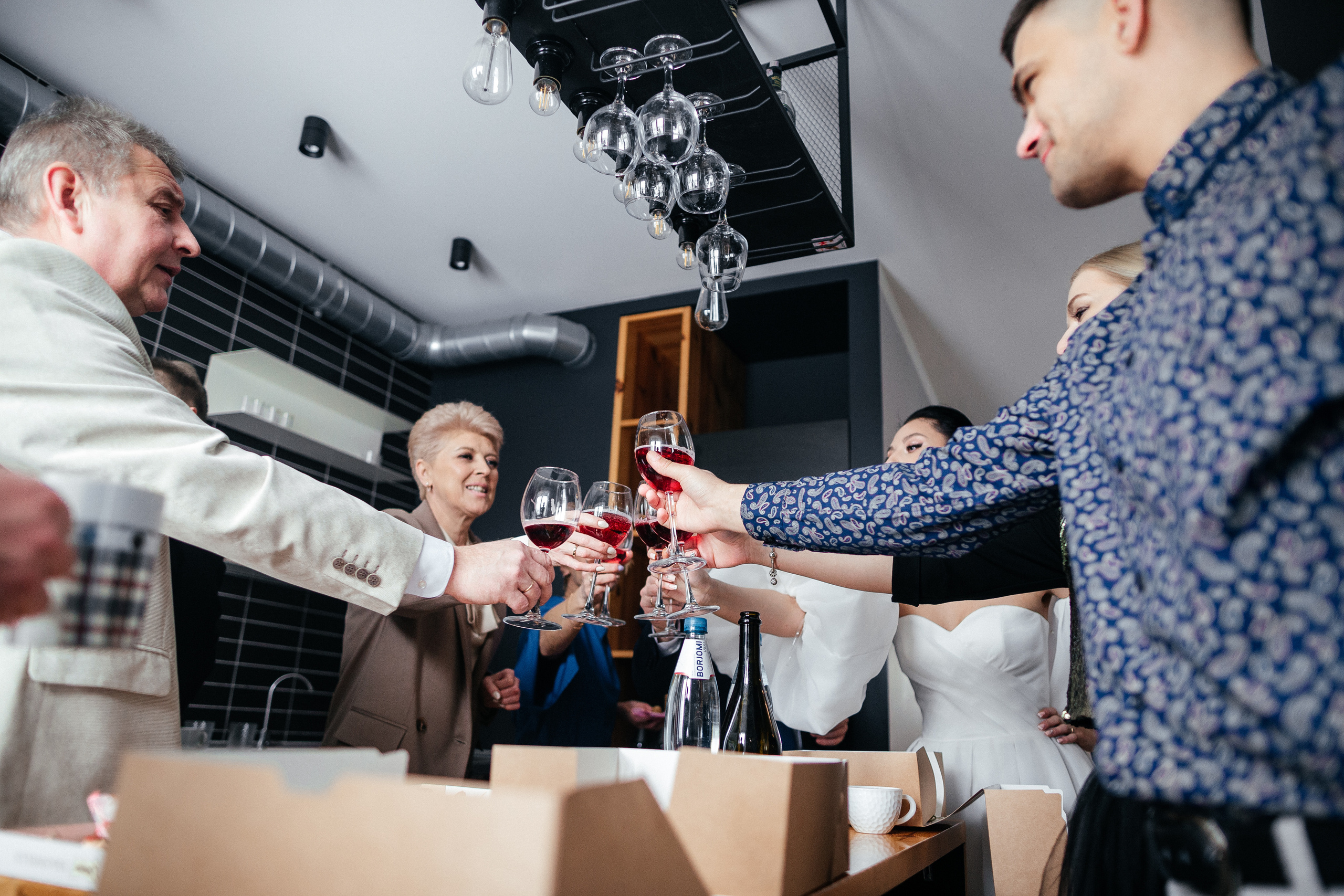 Яркая свадебная фотосессия зимой