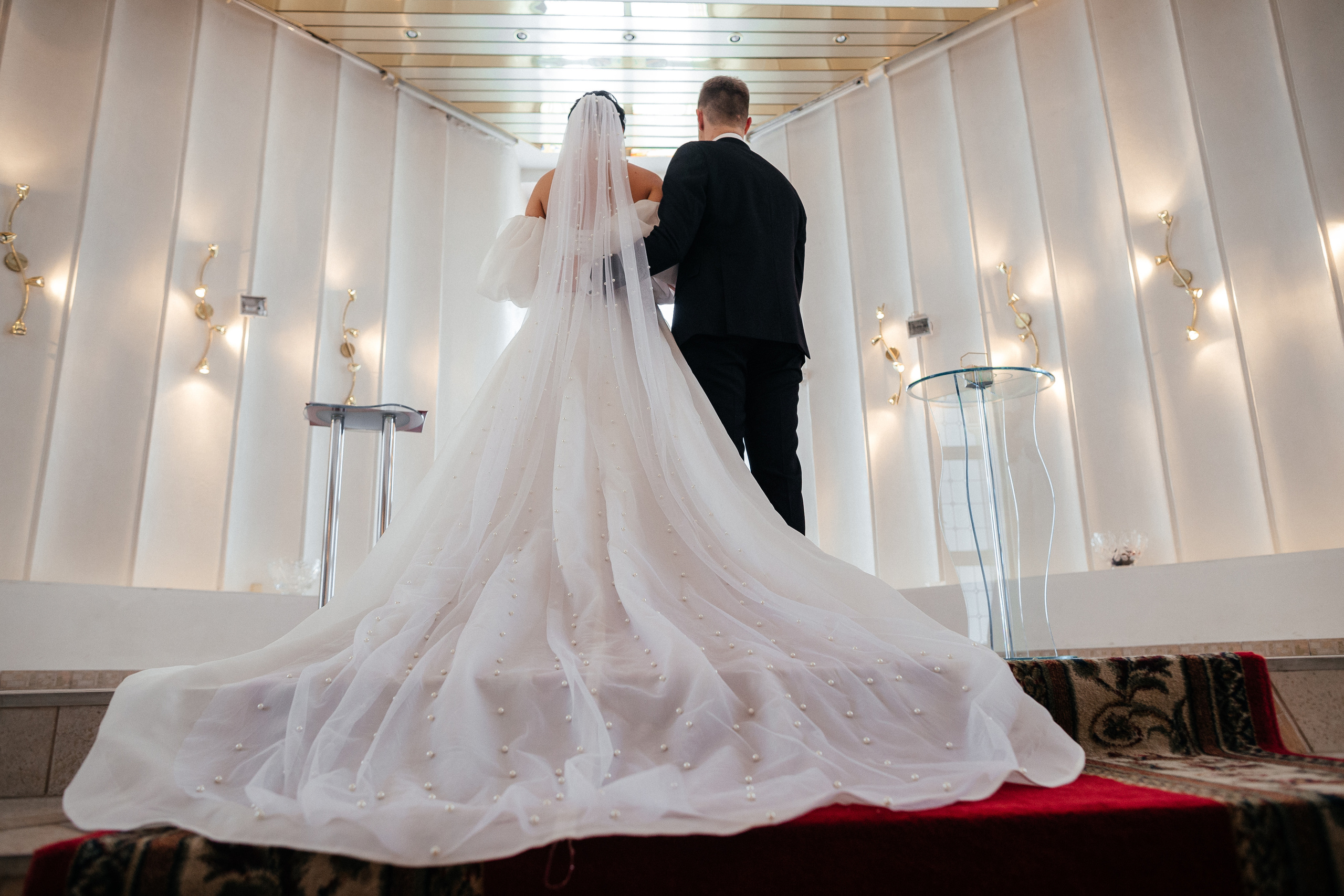 Яркая свадебная фотосессия зимой