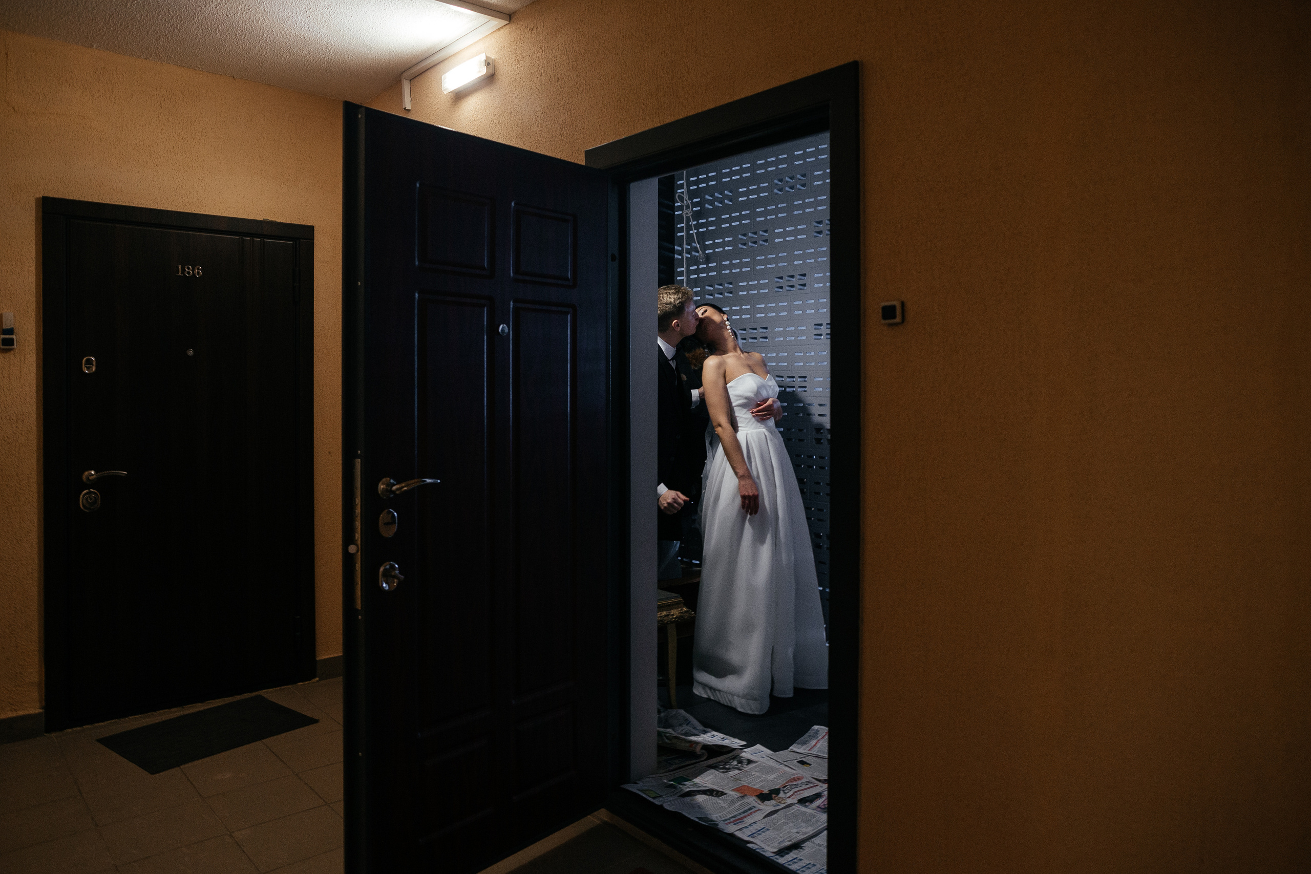 Яркая свадебная фотосессия зимой