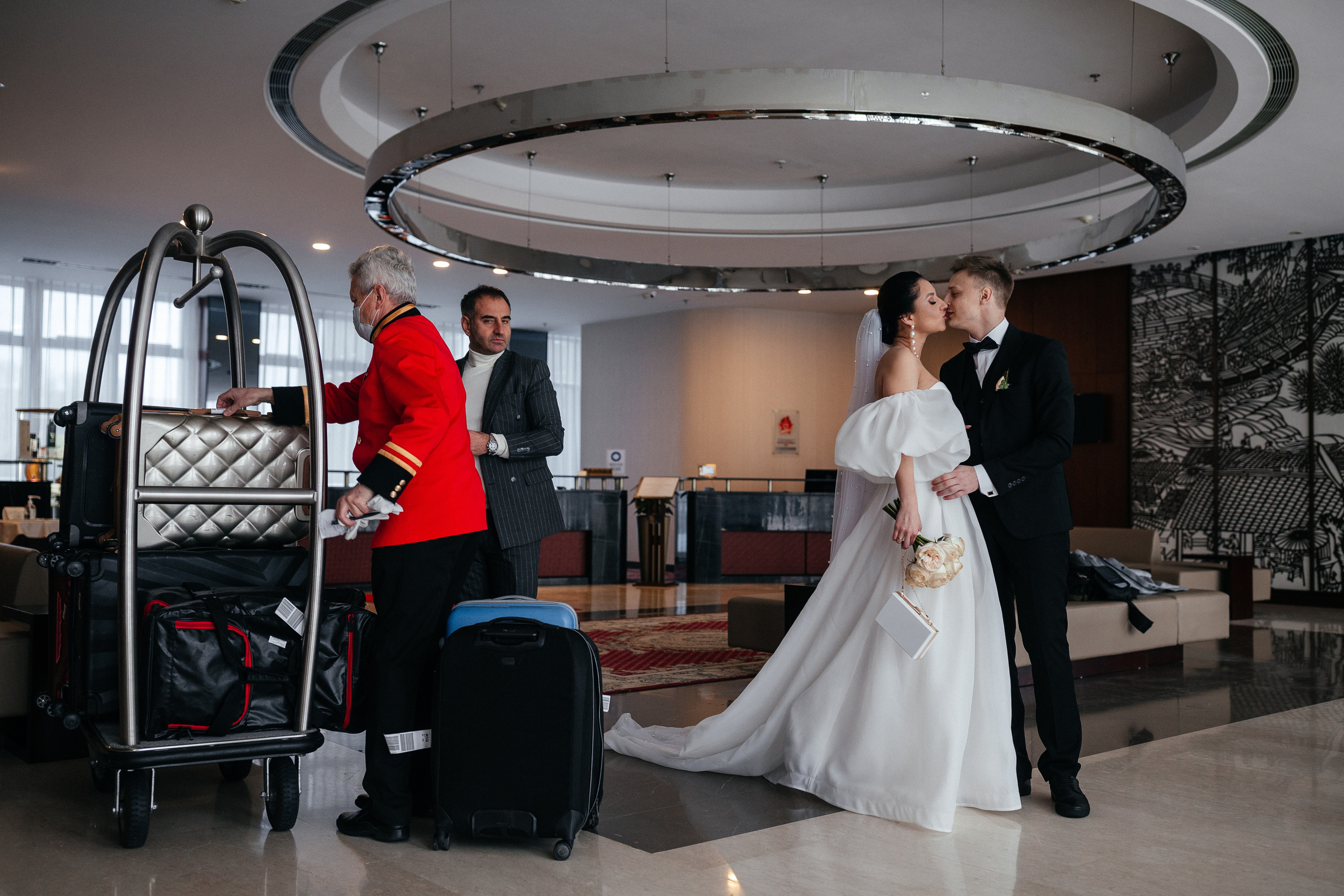 Яркая свадебная фотосессия зимой