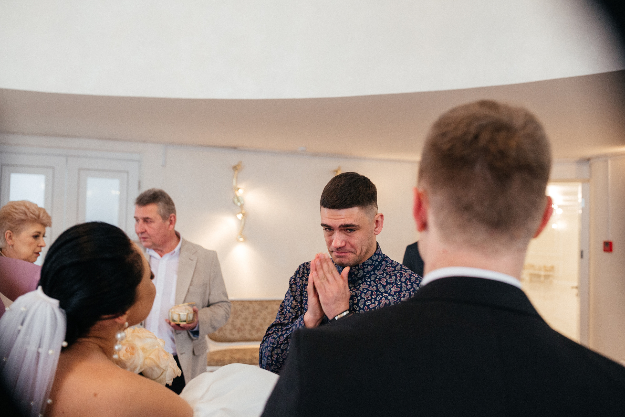 Яркая свадебная фотосессия зимой