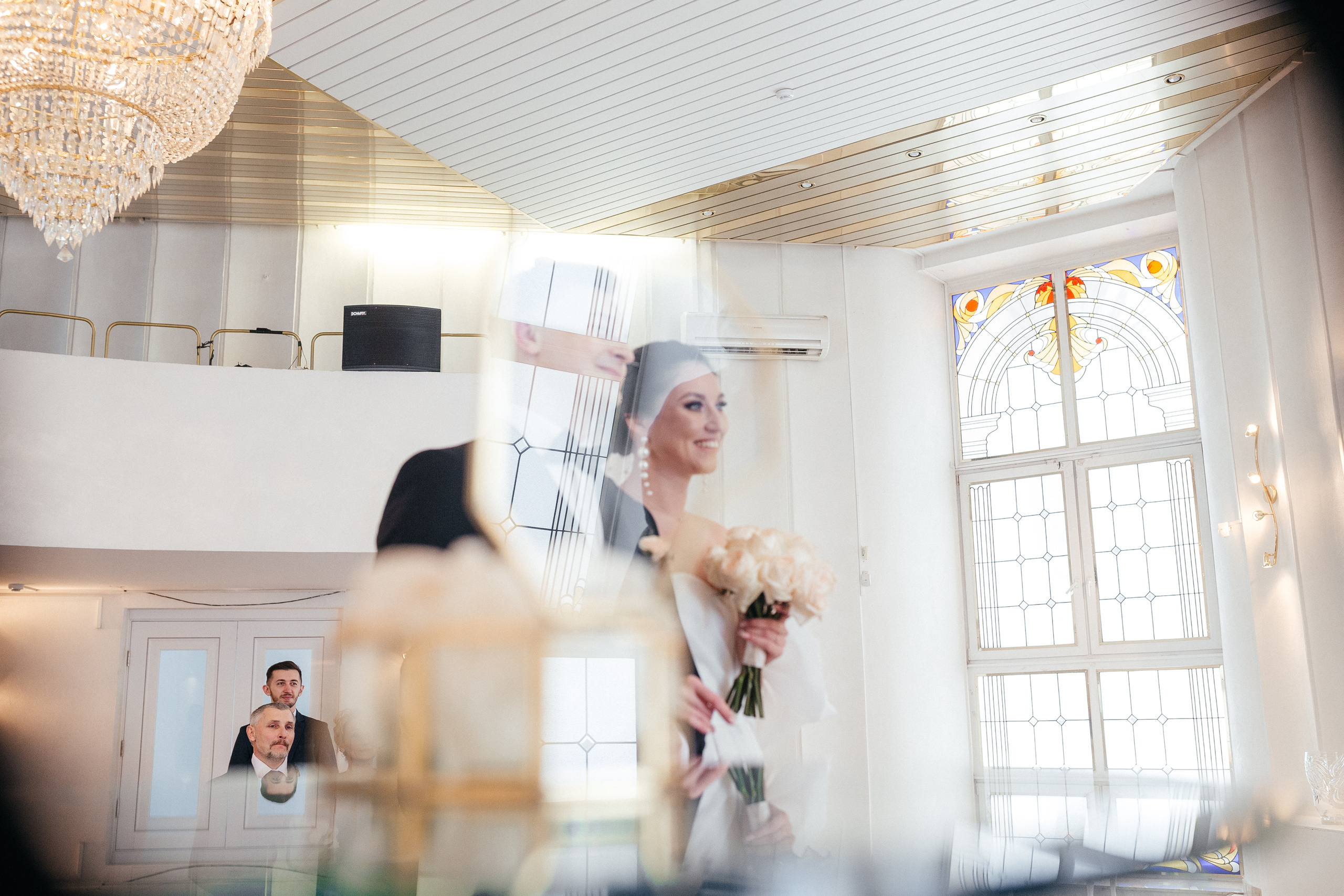 Яркая свадебная фотосессия зимой