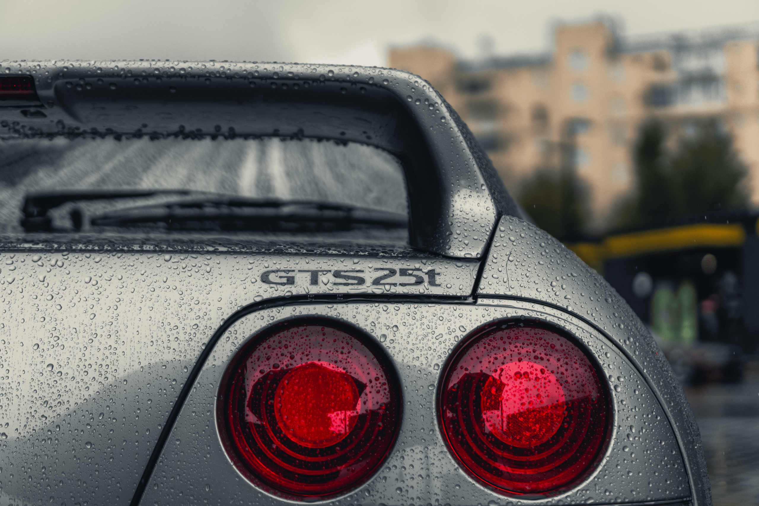 Nissan Skyline R33: серая тучка в дождливый день