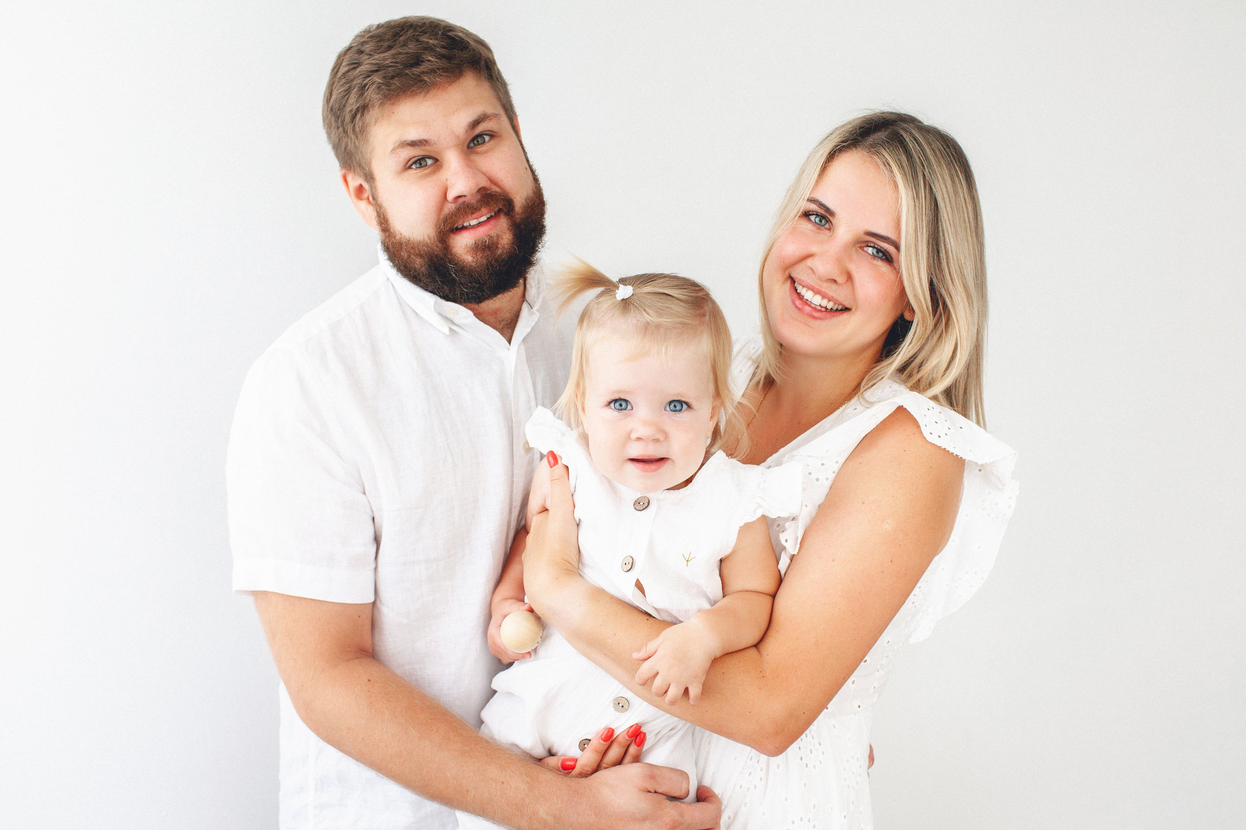 Мира с мамой и папой в Маленькой студии. Детский фотограф в Самаре