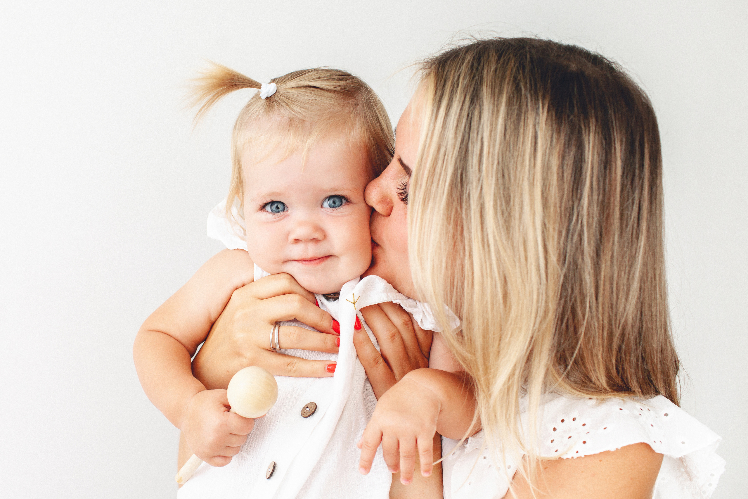 Мира с мамой и папой в Маленькой студии. Детский фотограф в Самаре