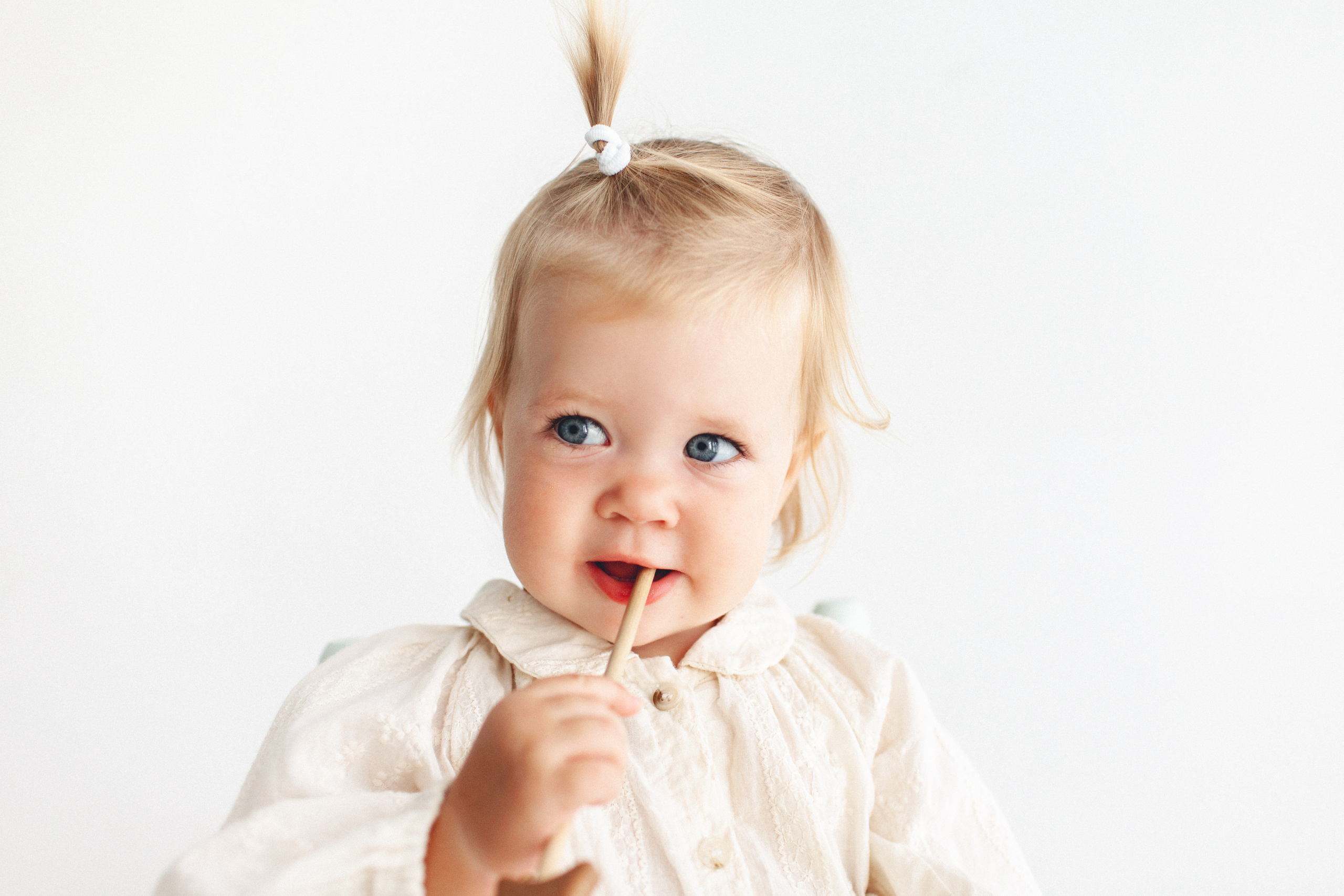 Мира с мамой и папой в Маленькой студии. Детский фотограф в Самаре
