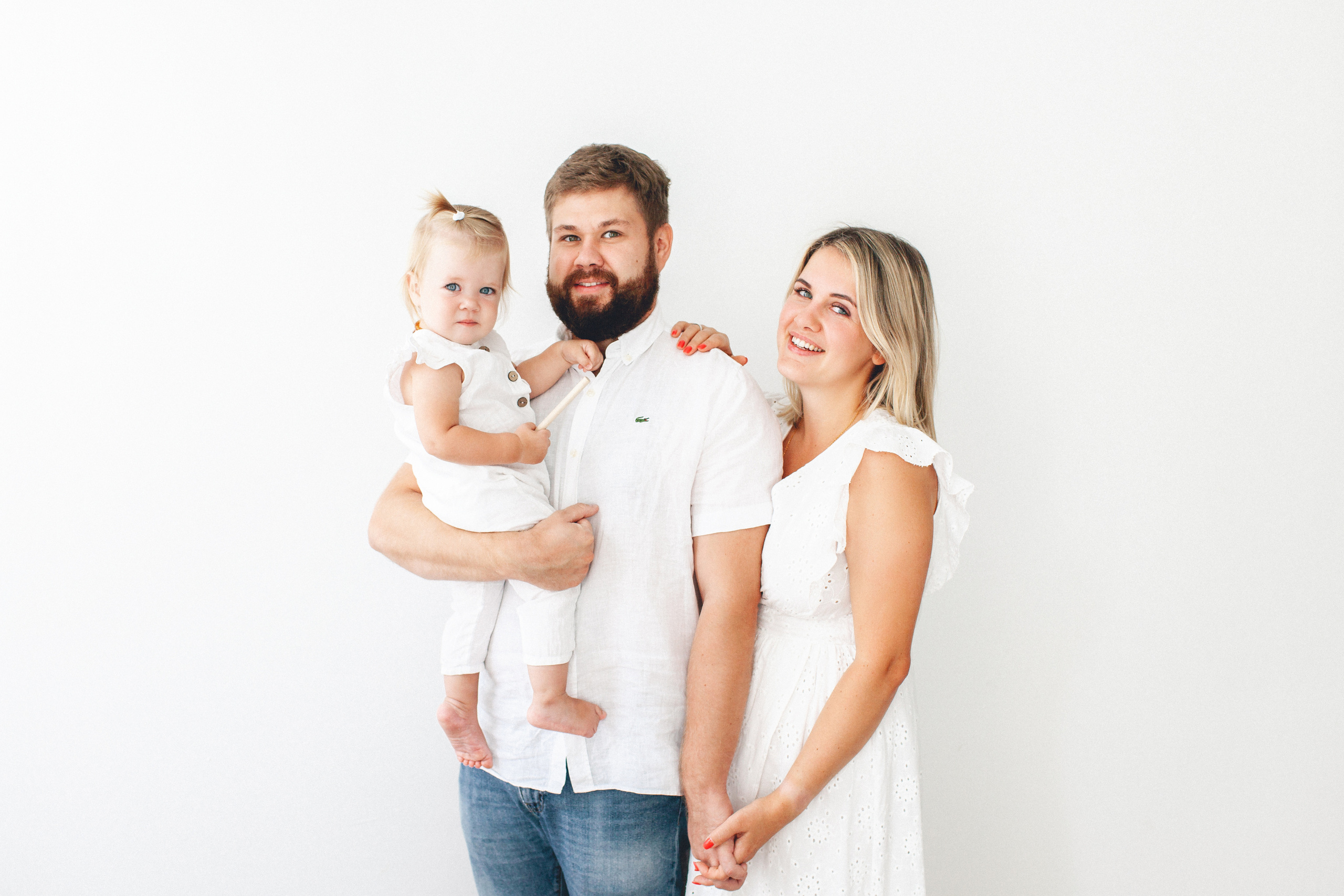 Мира с мамой и папой в Маленькой студии. Детский фотограф в Самаре
