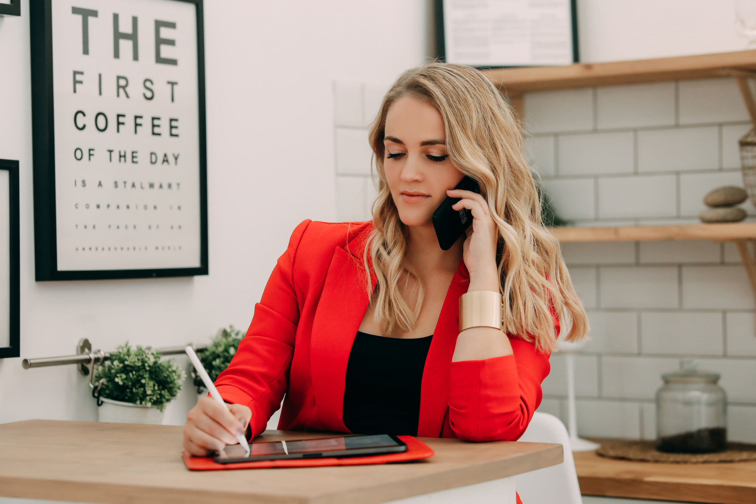 Контакты. Выставочные стенды. Студия интерьера