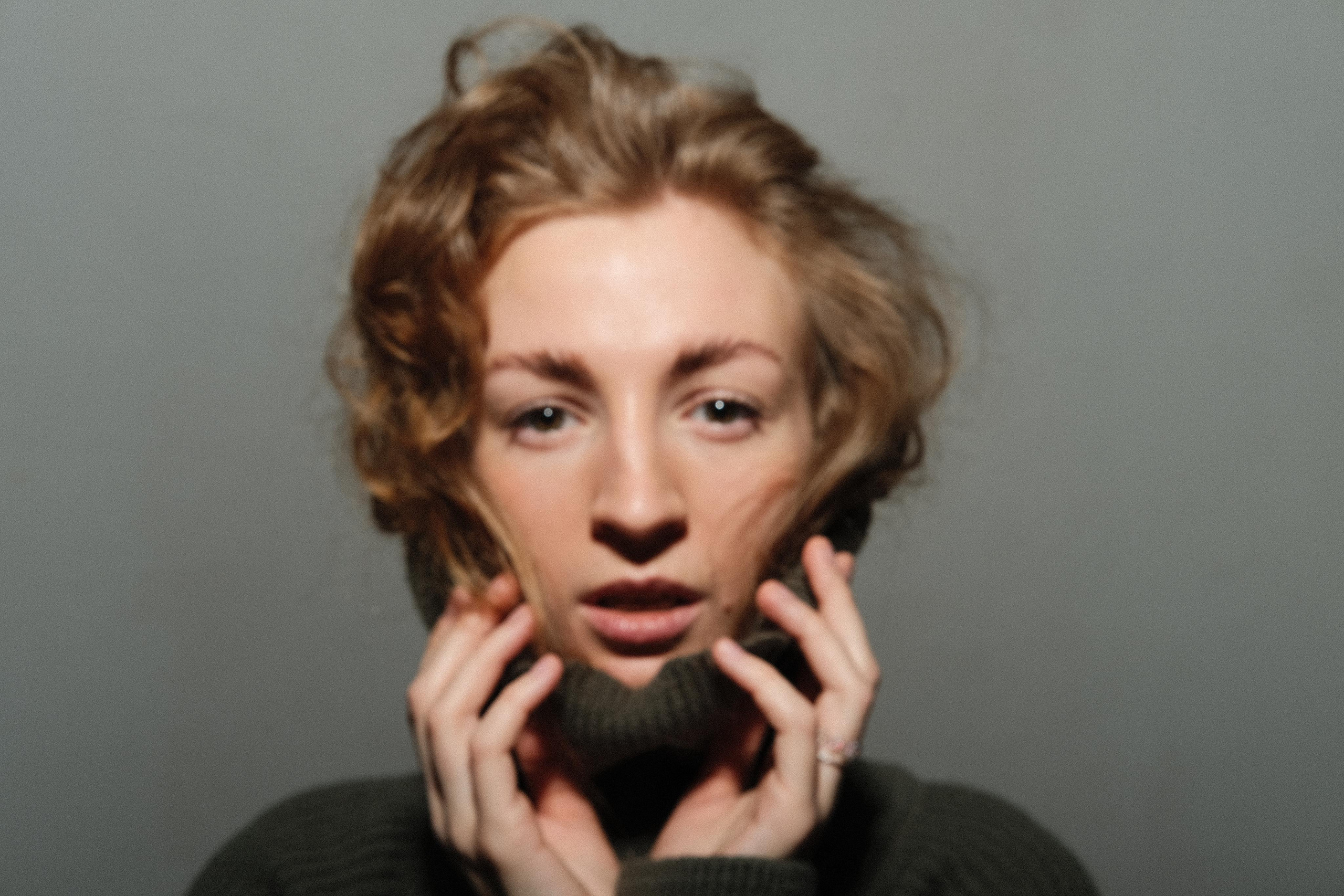 Портрет актрисы в студии