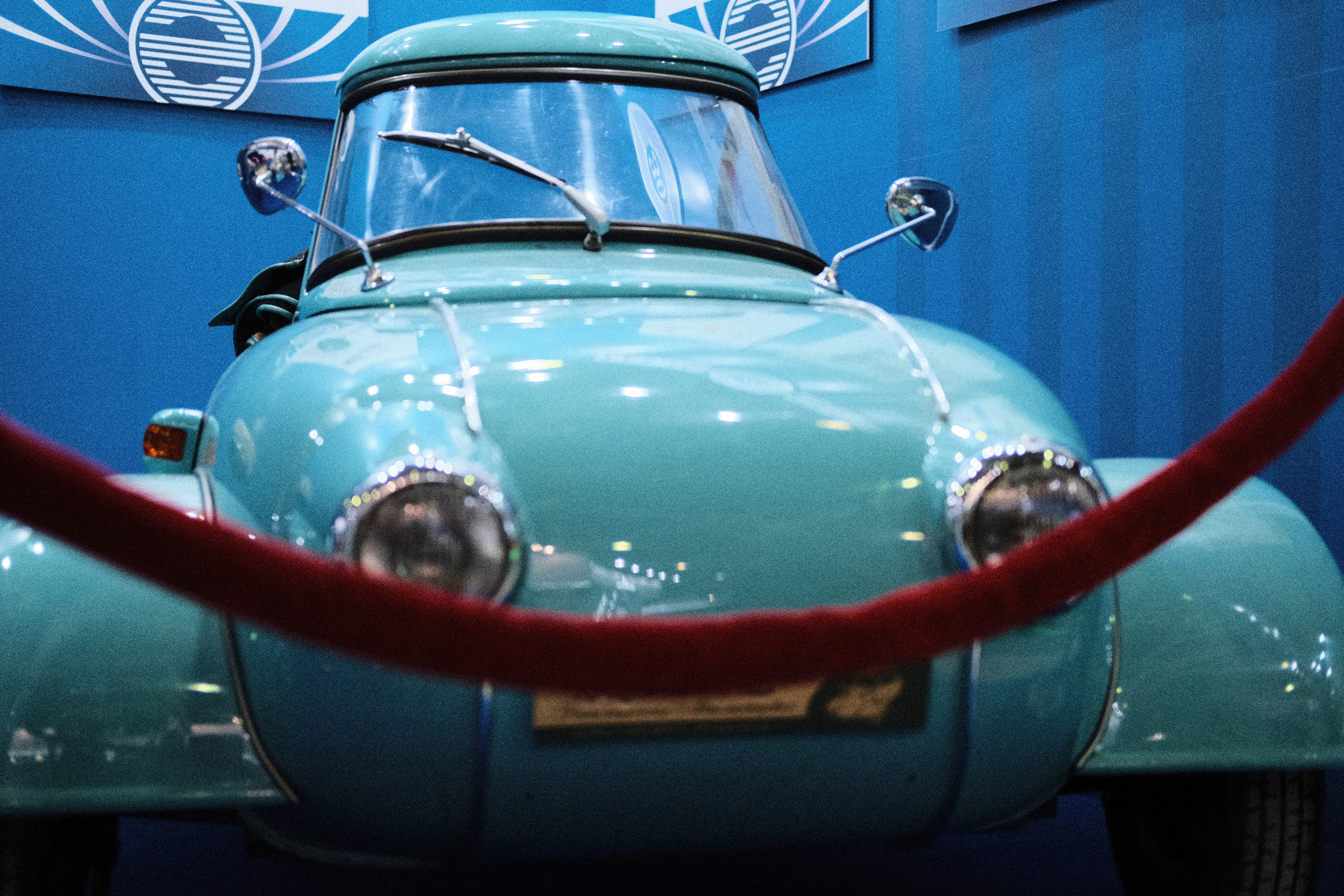 Раритетное авто на выставке