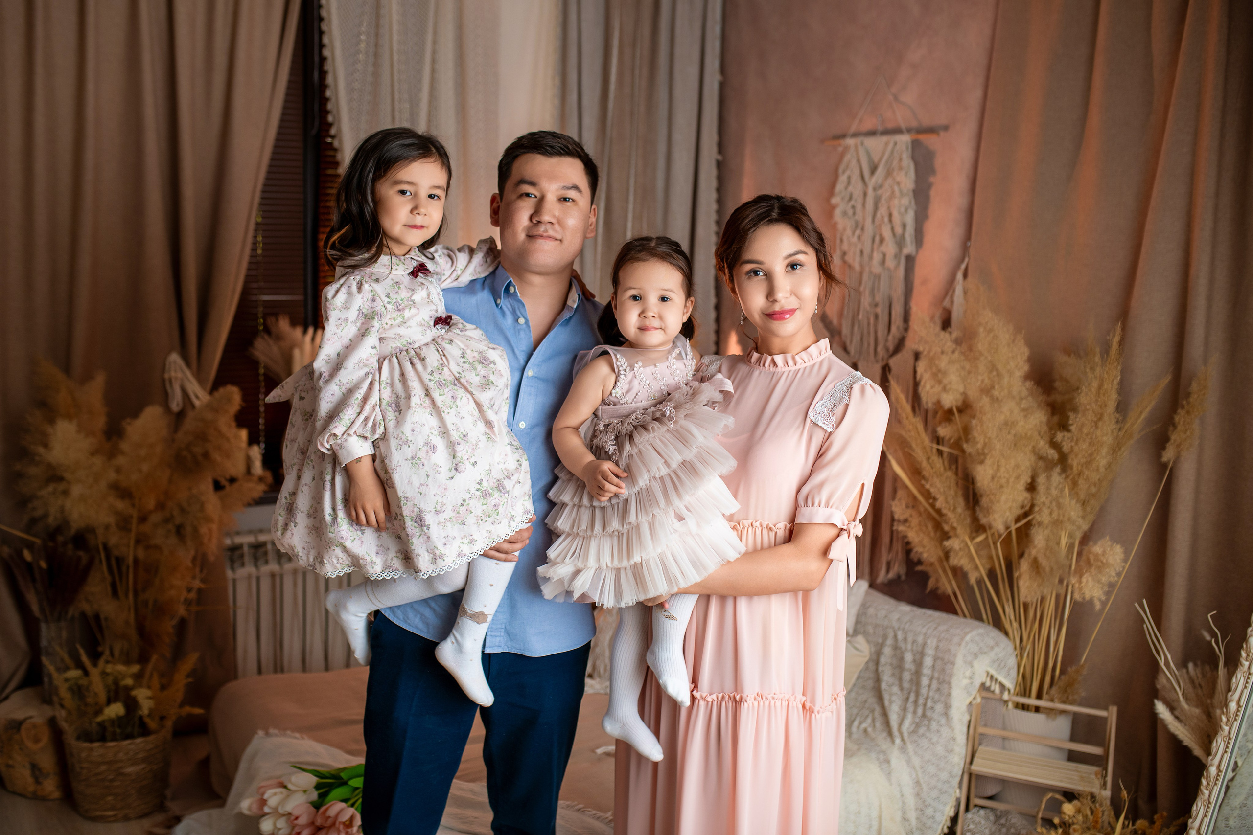 ИНДИВИДУАЛЬНЫЕ ФОТОСЕССИИ в нашей студии семейные/беременность. Творческая команда Ульяшевы, свадебная и семейная фотография. Кахахста