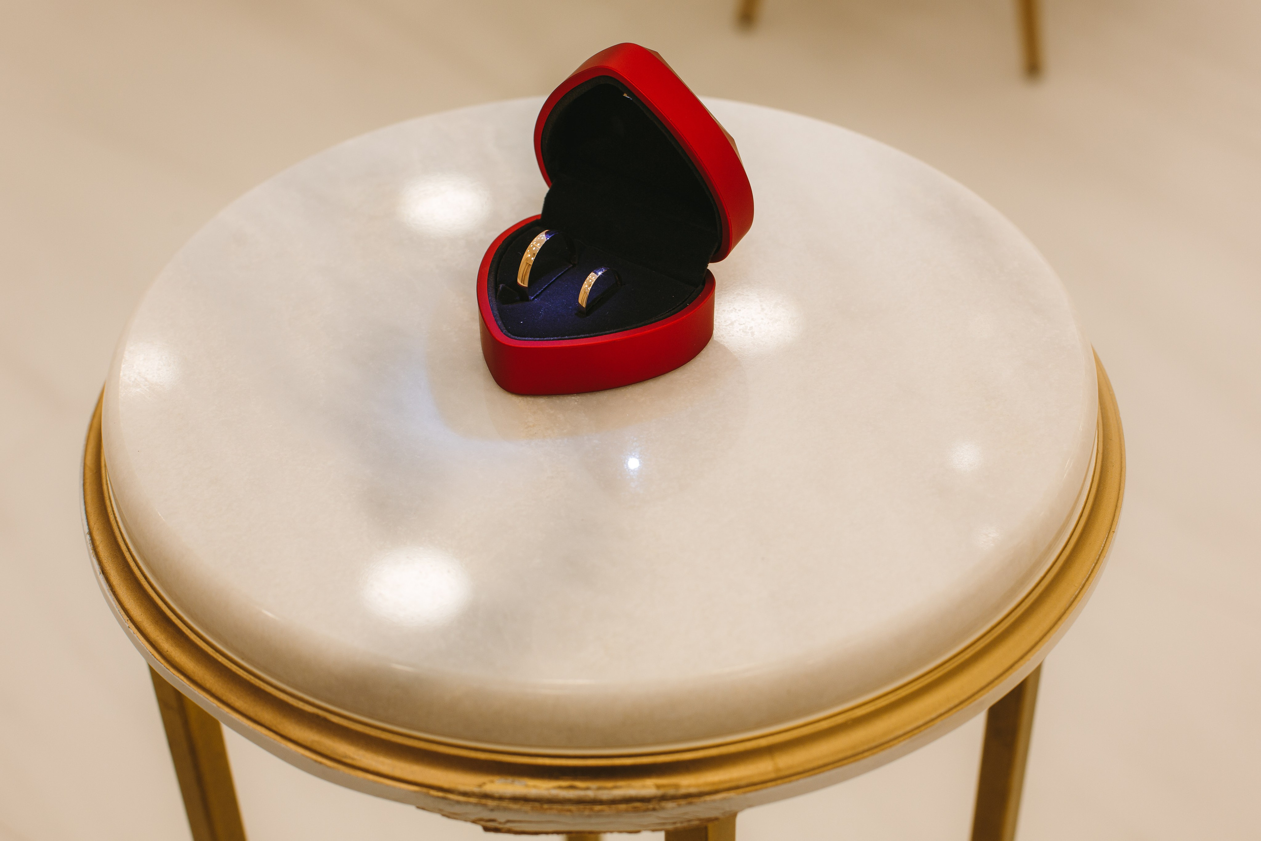 Свадебные колечки в загсе 