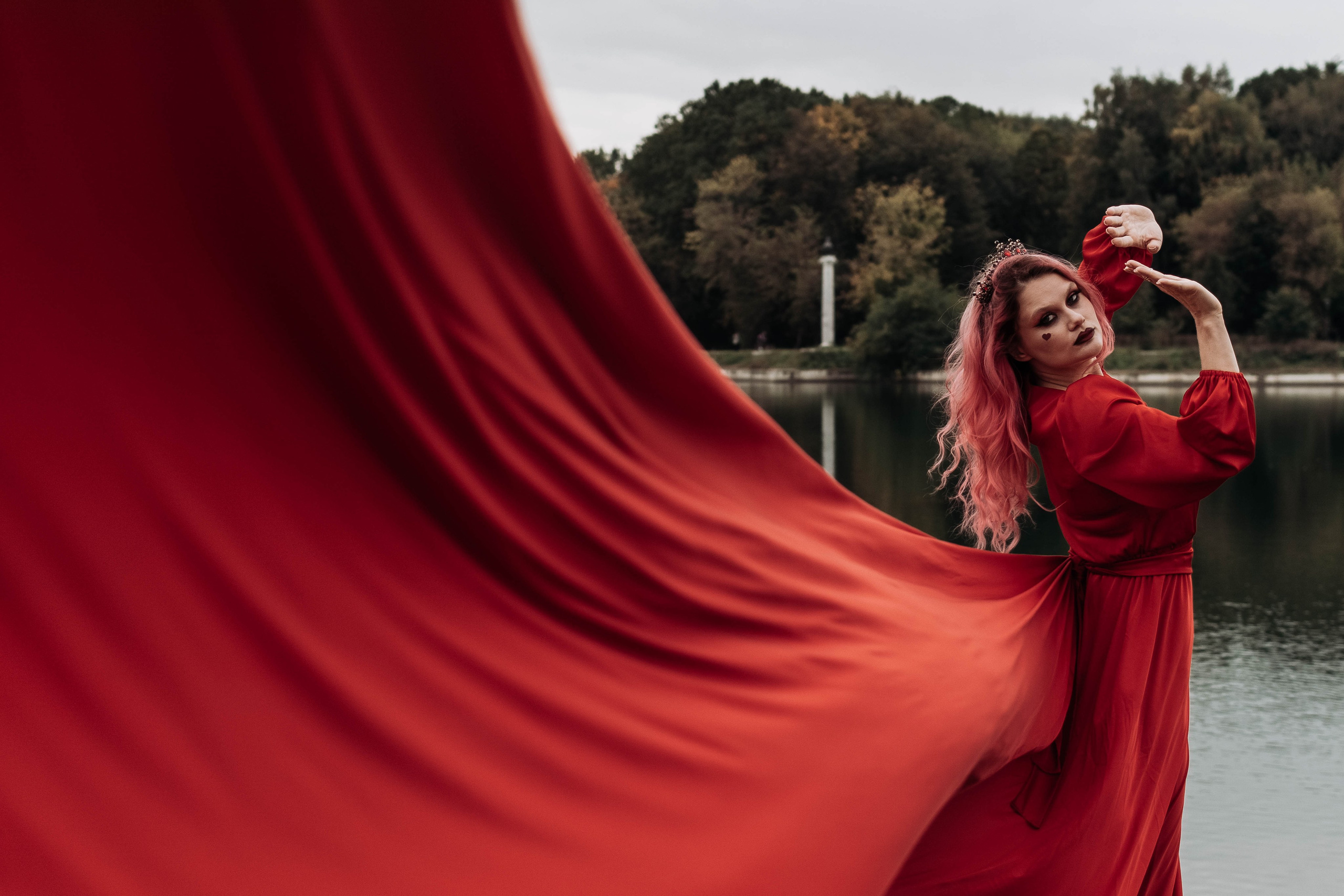 Красное платье с 8-ми метровым шлейфом. Фотограф в Москве и Щелково Люся Фоминых