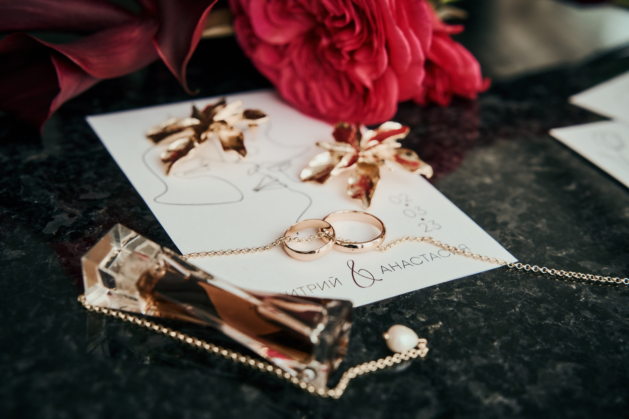 Свадебные кольца и украшения невесты