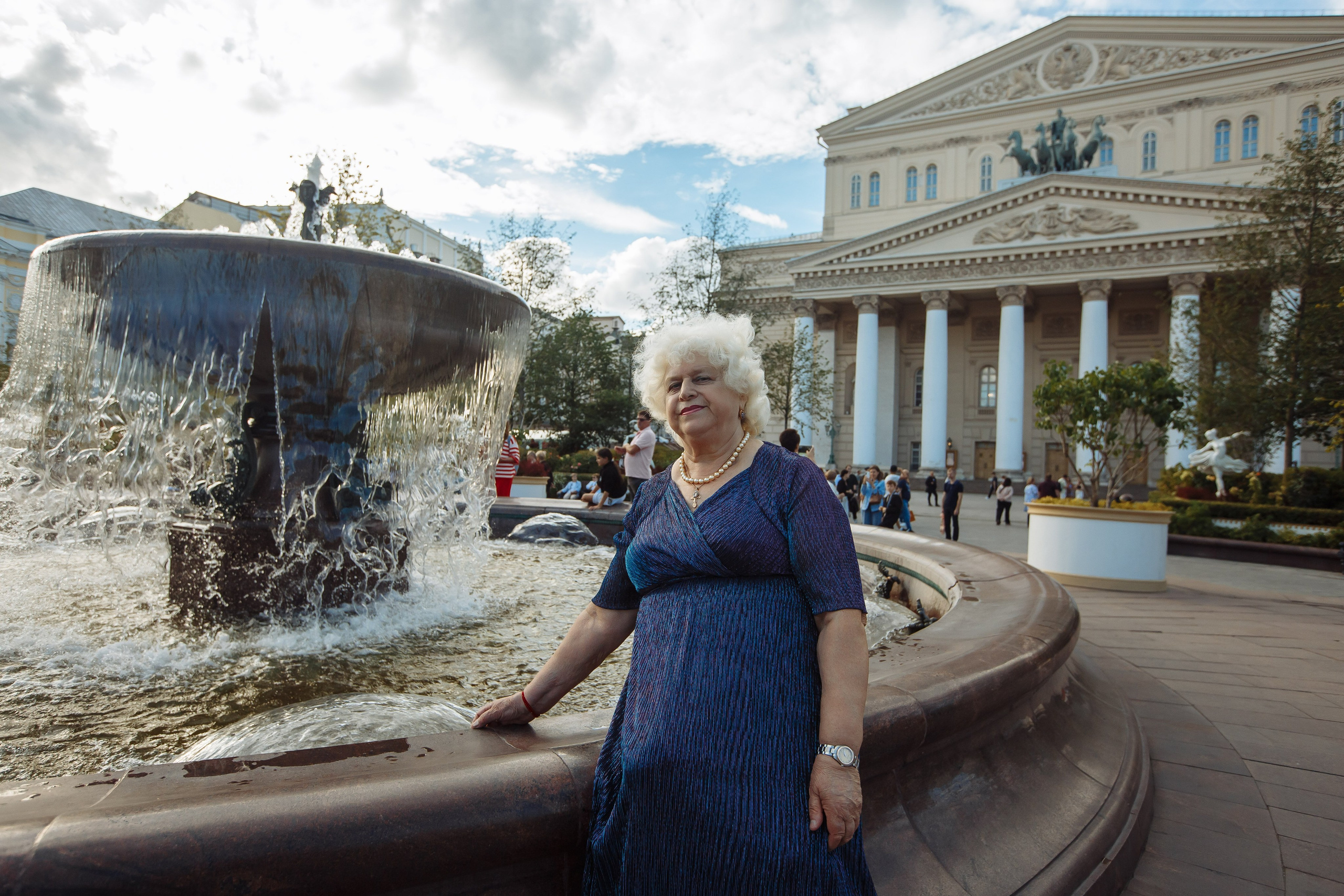 Фонтан у Большого театра, Где погулять в Москве с друзьями и фотографом?