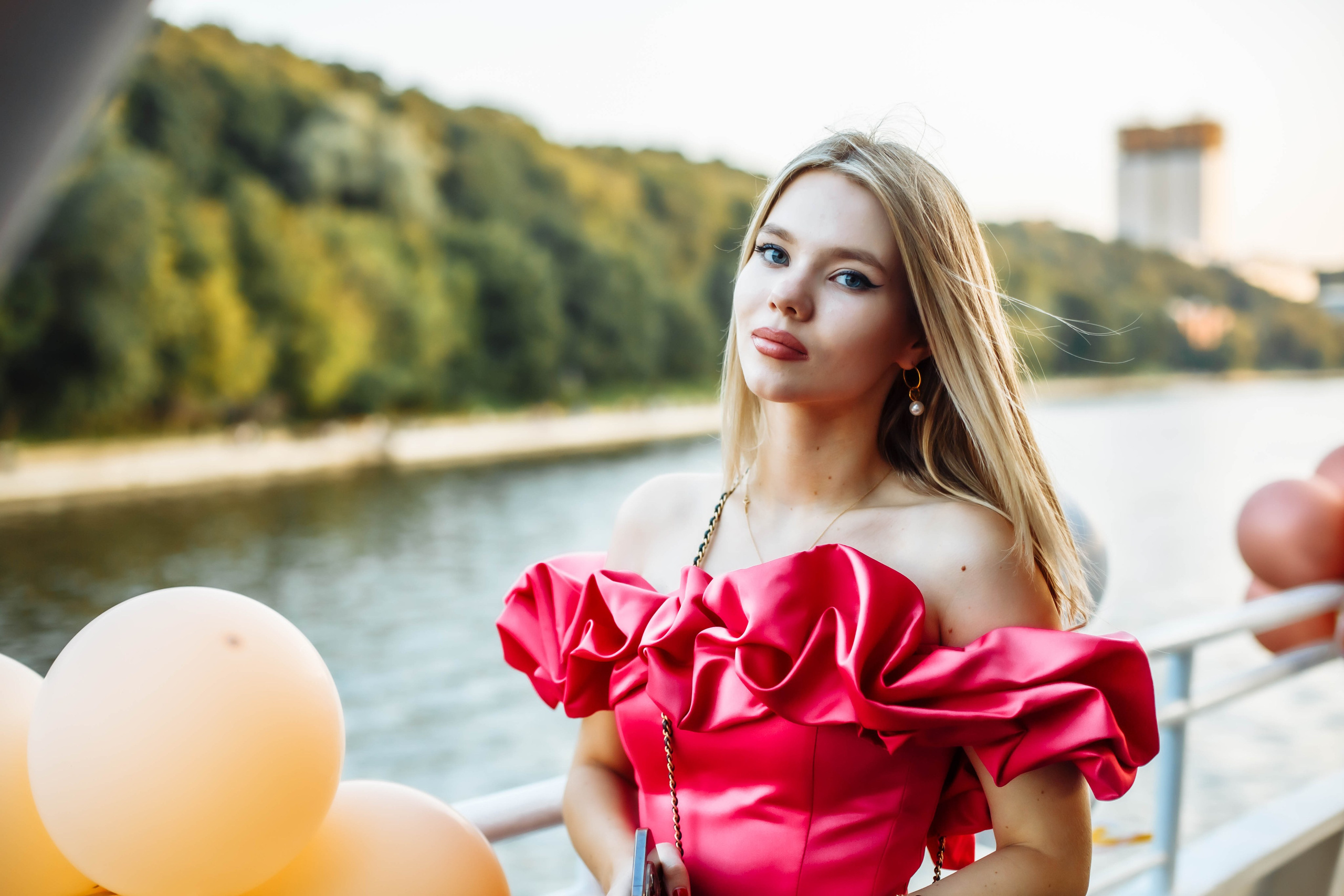 Свидетельница на свадьбе - портрет свадебного фотографа Павла Кора, забронировать дату съёмки онлайн можно на этом сайте