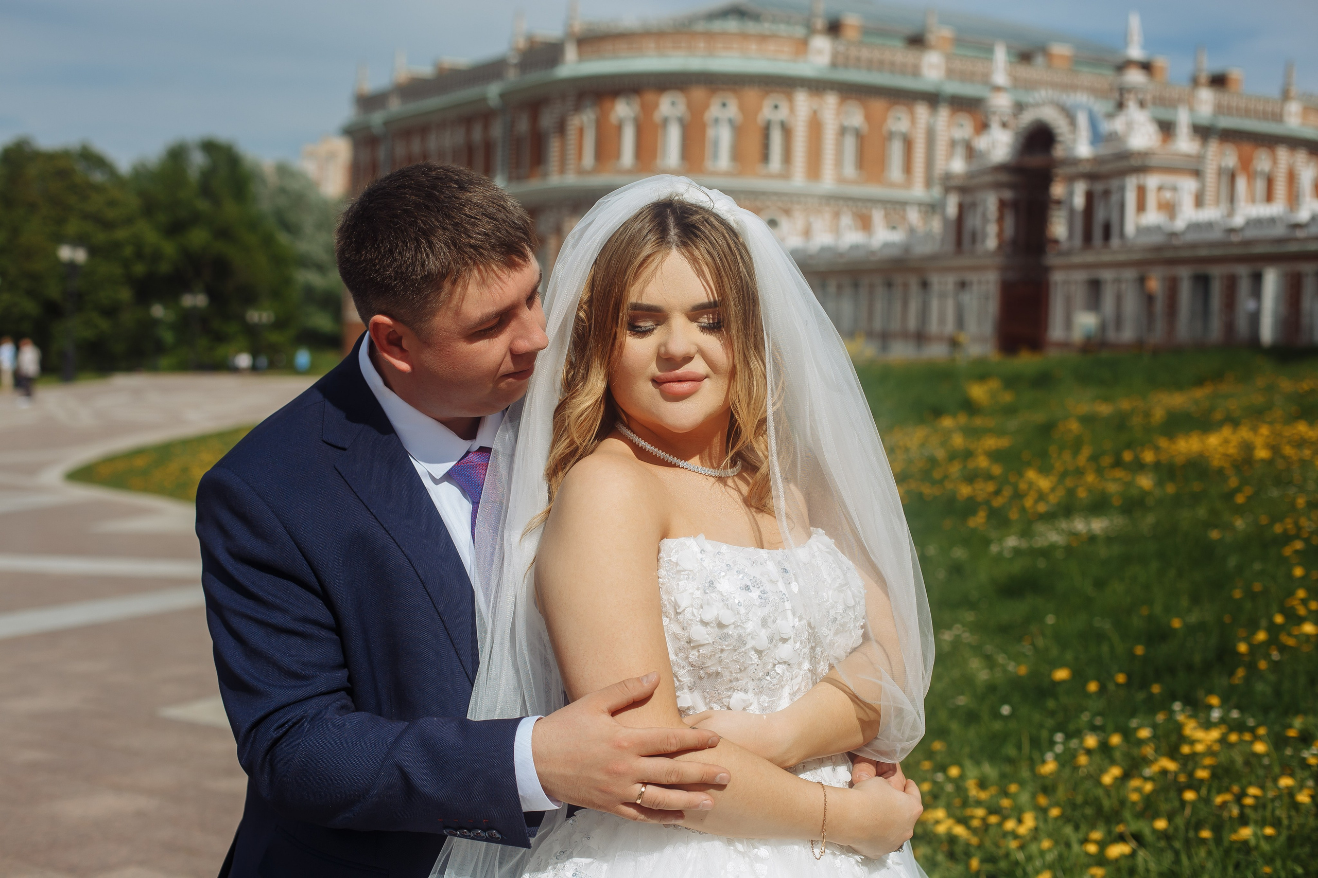 Свадебная прогулка в парке Царицыно после церемонии бракосочетания в Шипиловском ЗАГСе