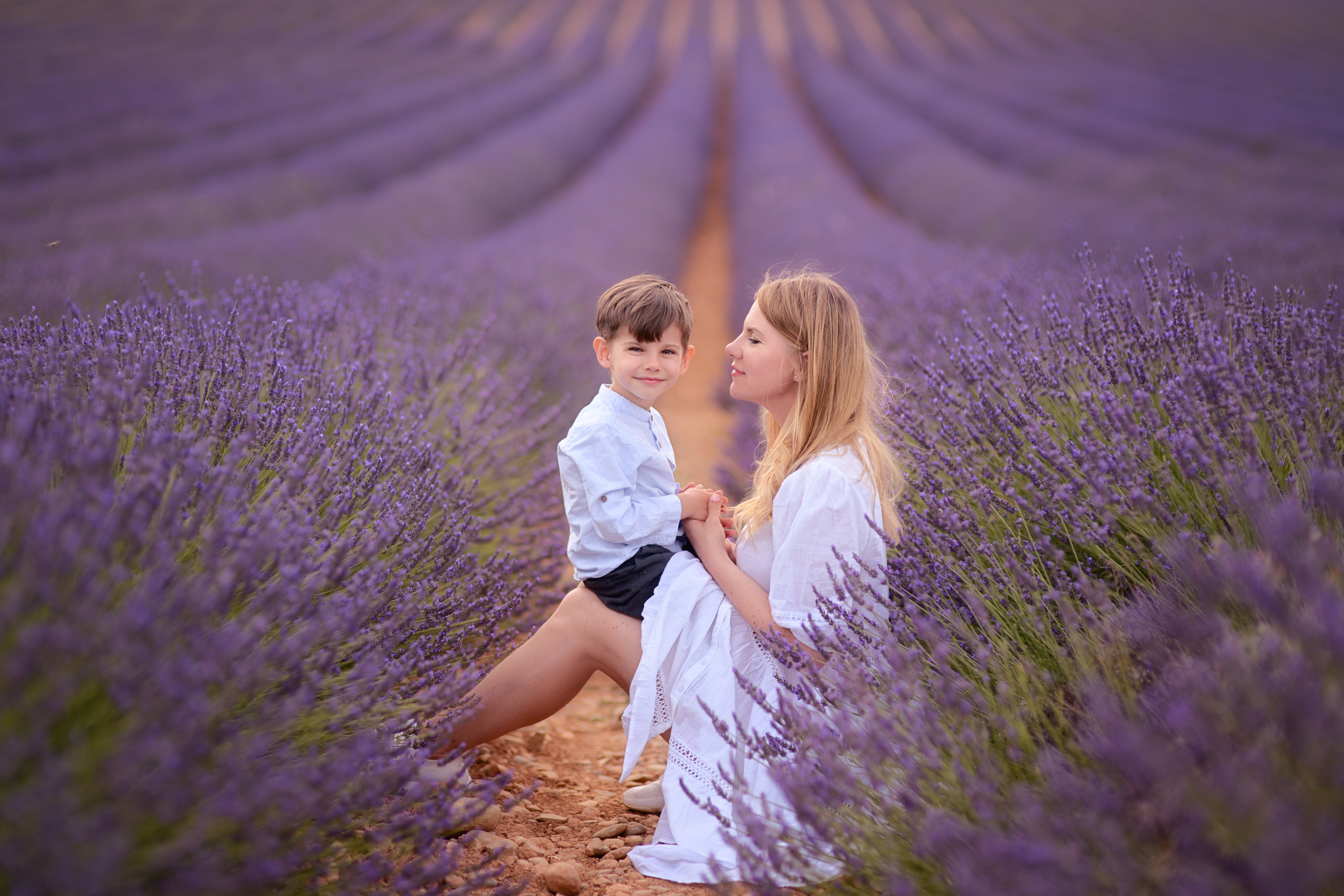 Что надеть на фотосессию в Лаванде. Photographer in Provence Julia Lipiainen