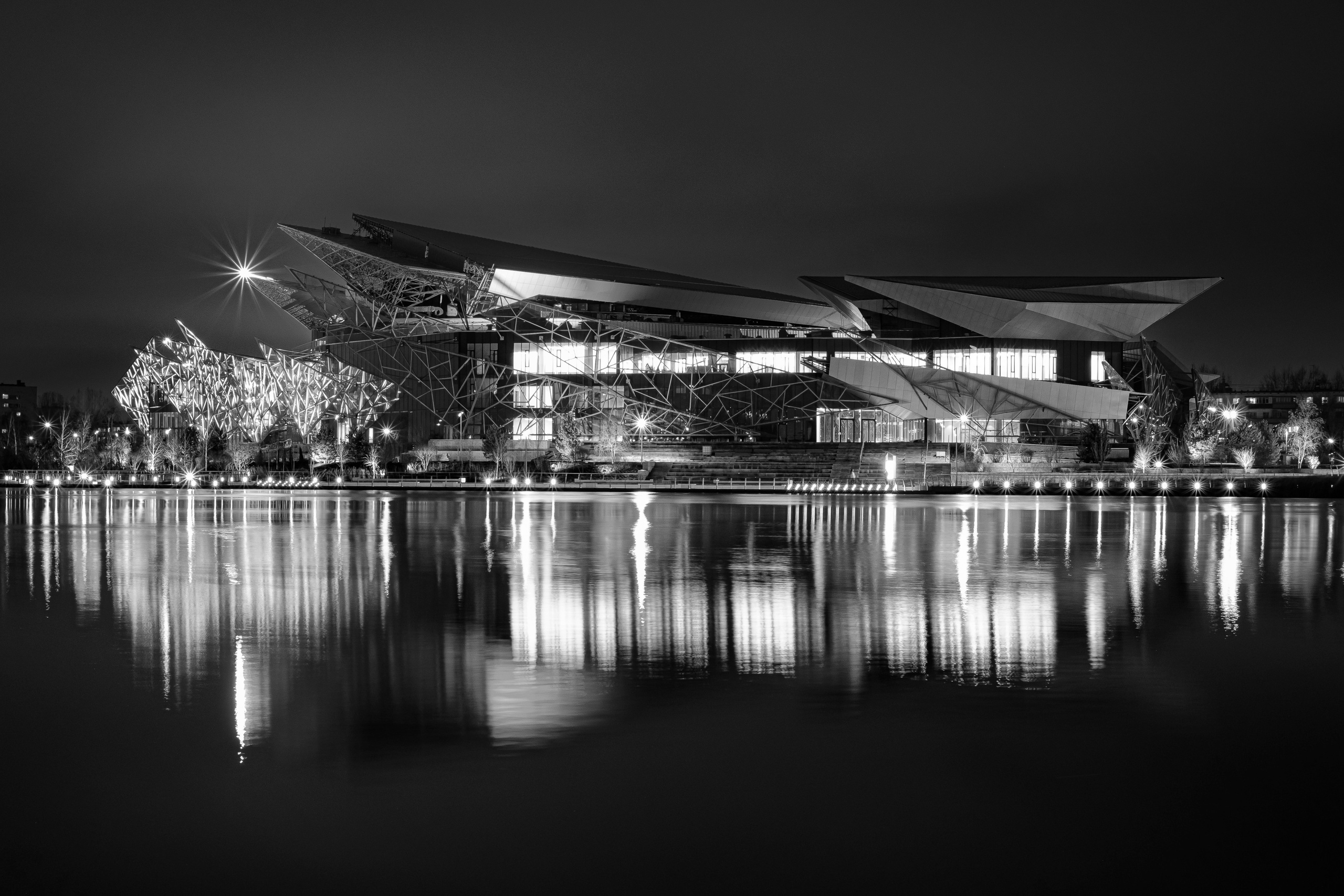 Главная-монохром