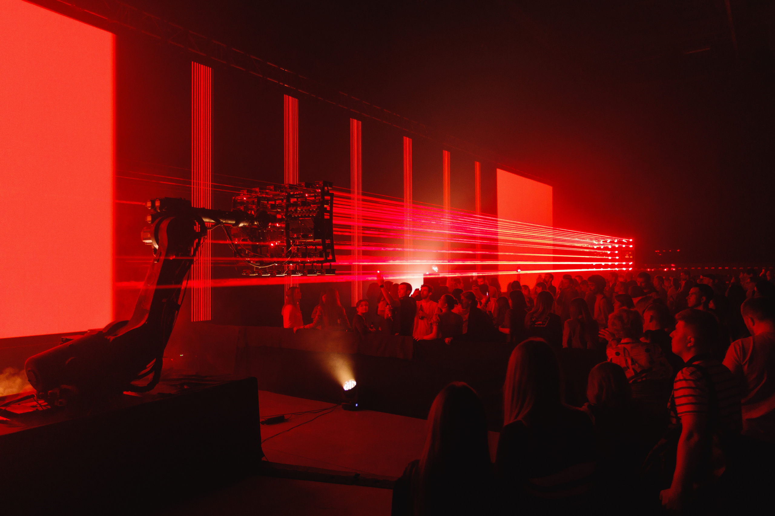 Обзорная съемка инсталляции для SILA SVETA «Навстречу друг другу». Фотограф Чугунов Александр