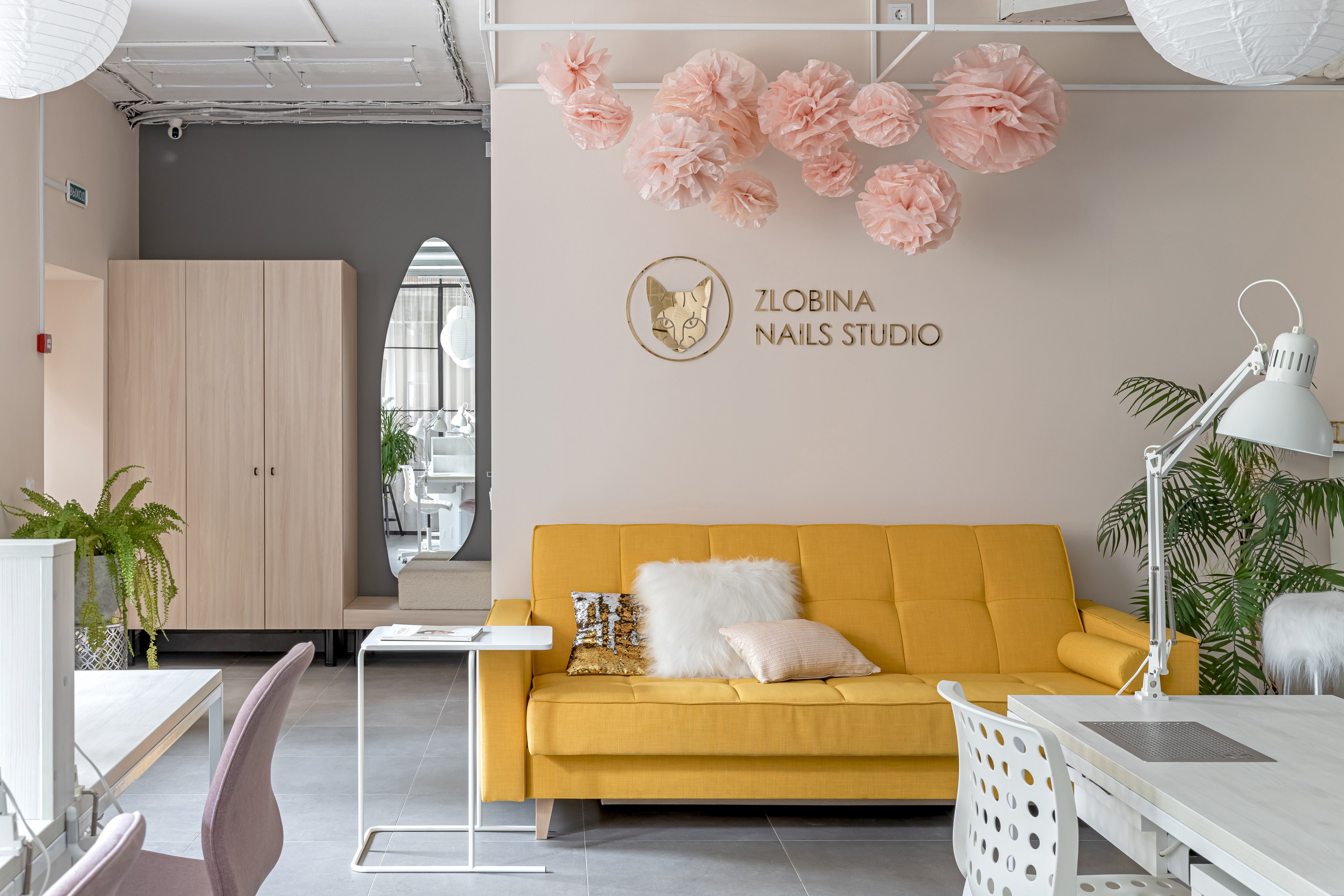 Анна Воробьёва - дизайнер интерьера. L. Deco интерьерный салон. Краски/обои/лепной декор