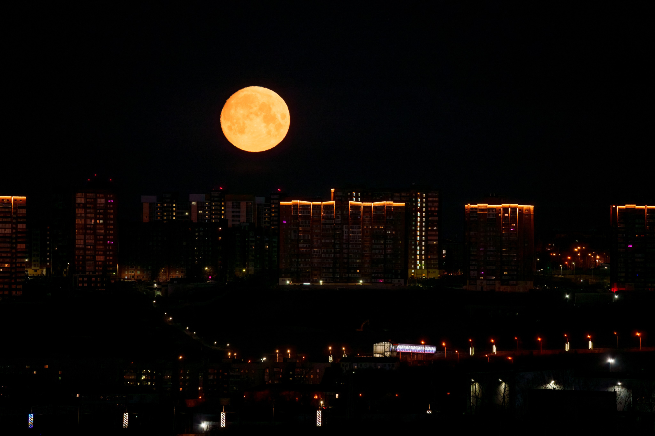 Уходит с уязвлённым самолюбием. Донеал Скнарь — концертный фотограф