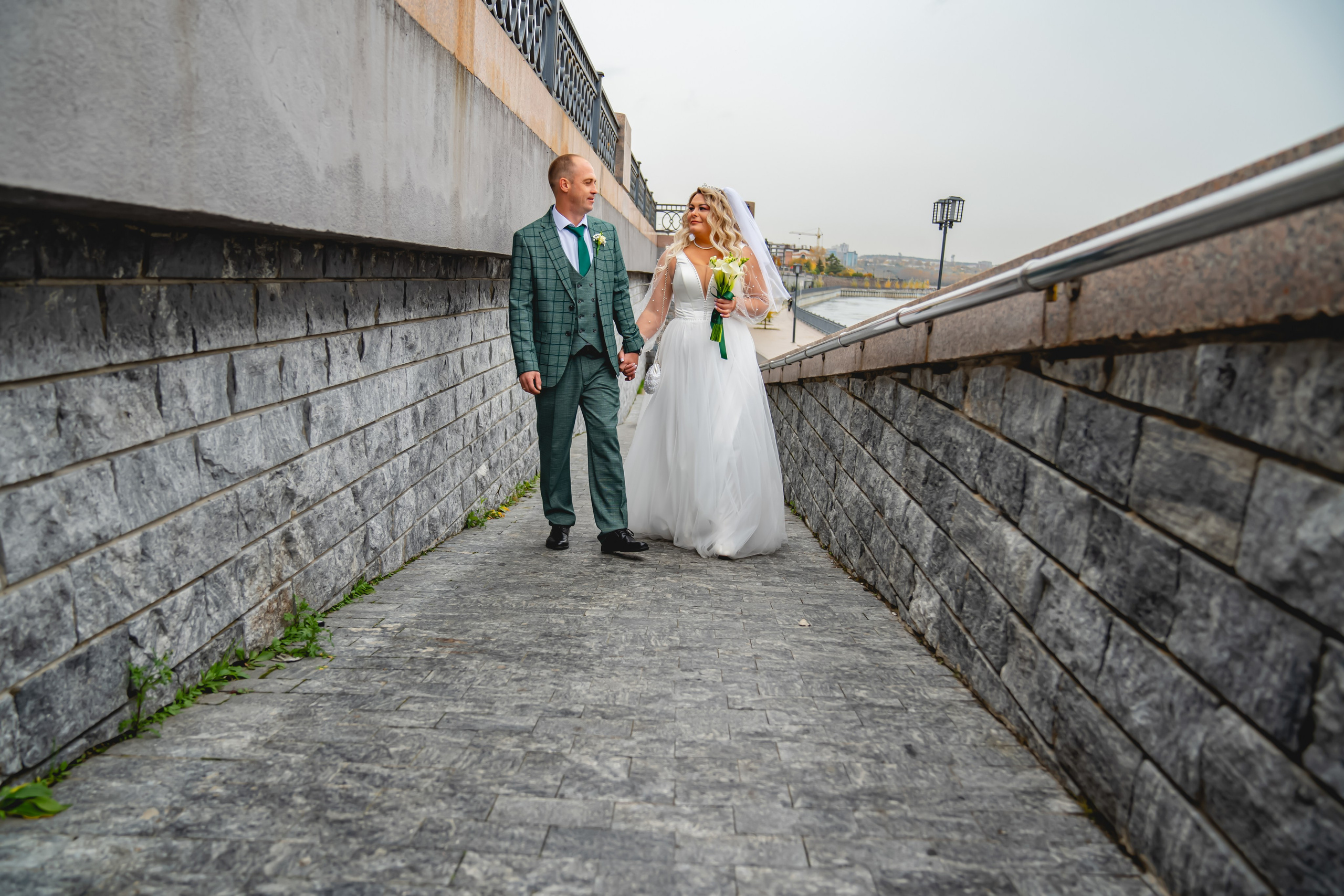 УСЛУГИ. Занимаюсь профессиональной фотографией и живу рядом с Байкалом. Работаю в разных жанрах