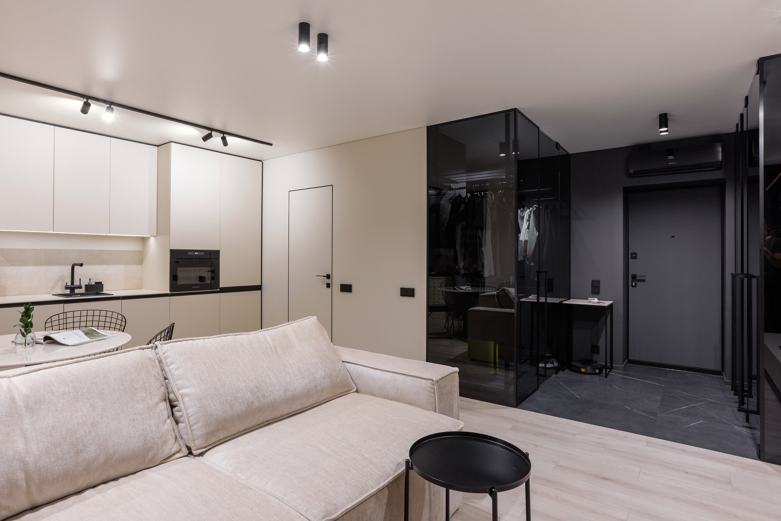 Кирилл Кошурников - дизайнер интерьера. L. Deco интерьерный салон. Краски/обои/лепной декор