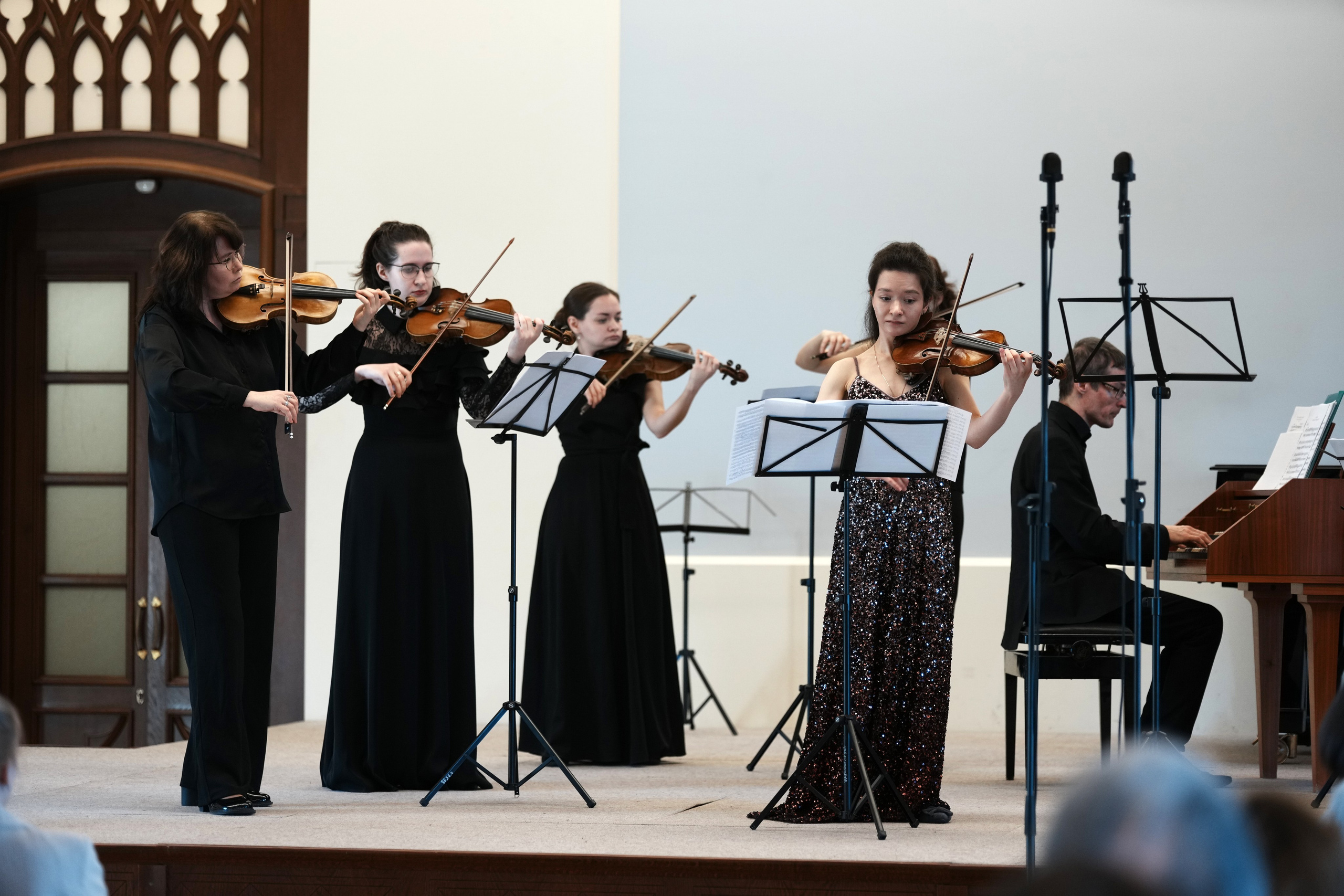 Инструментальный ансамбль «I Fiori». Скрипачка Анна Савкина