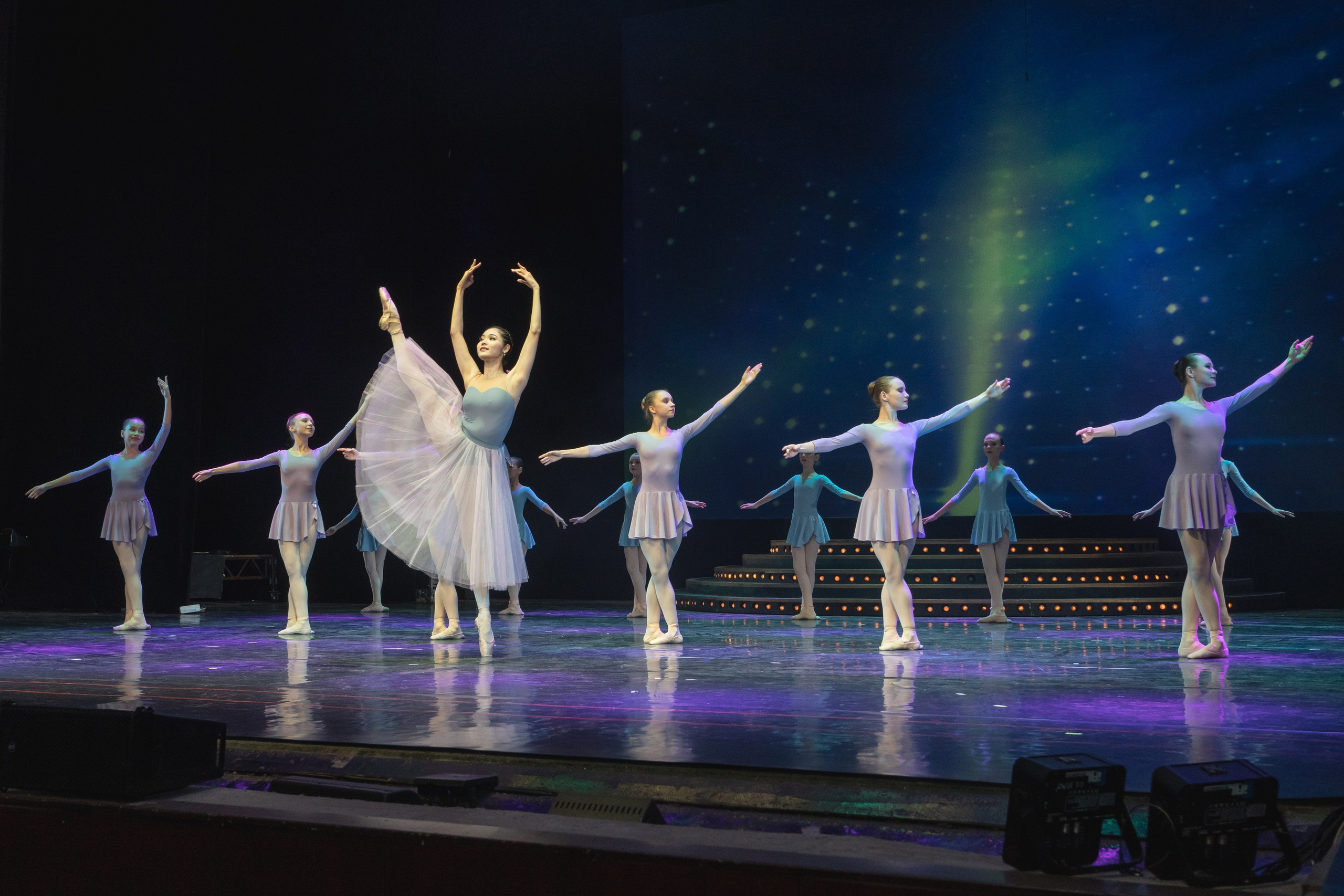 УСЛУГИ. Занимаюсь профессиональной фотографией и живу рядом с Байкалом. Работаю в разных жанрах