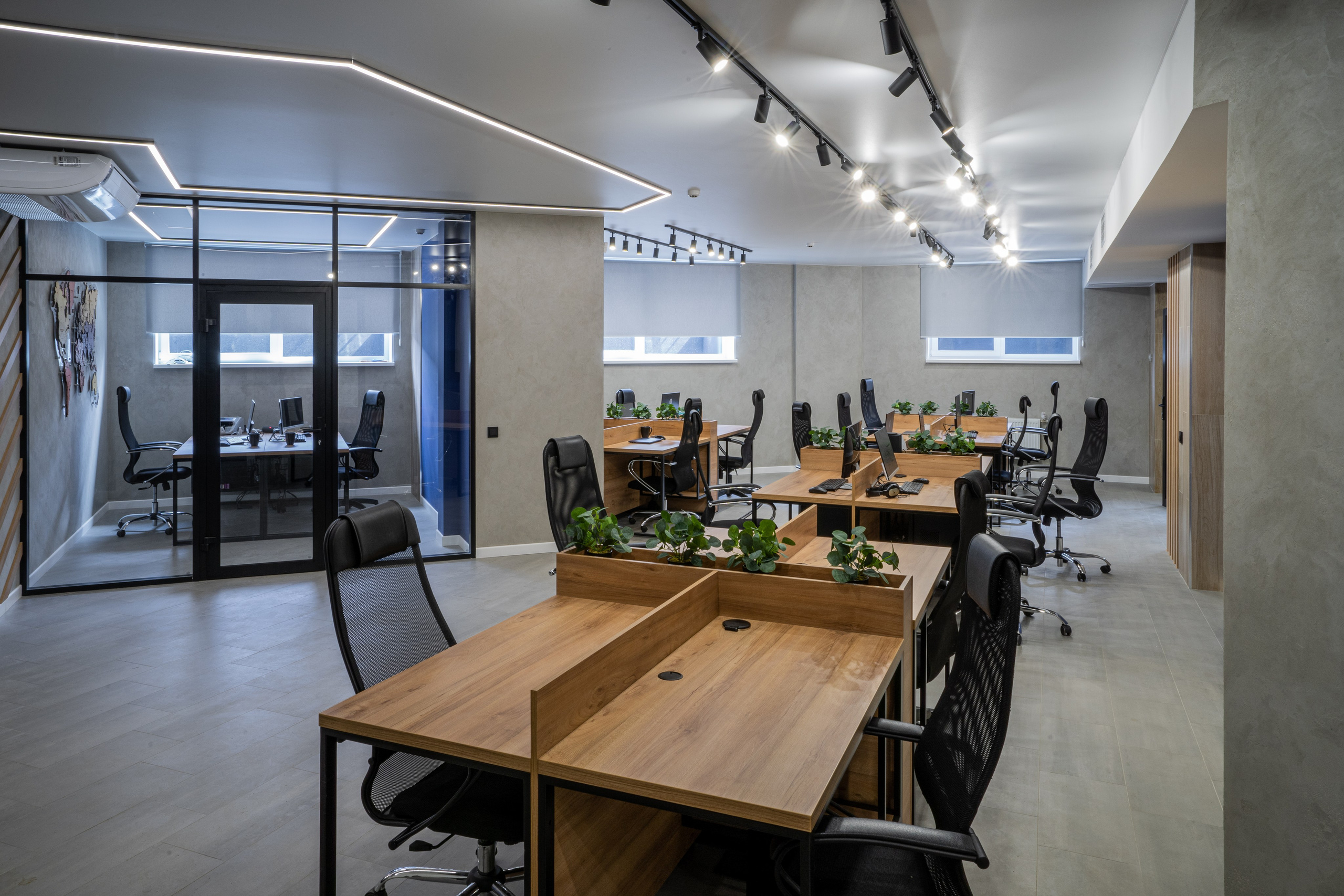 Юлия Шиляева - дизайнер интерьера. L. Deco интерьерный салон. Краски/обои/лепной декор