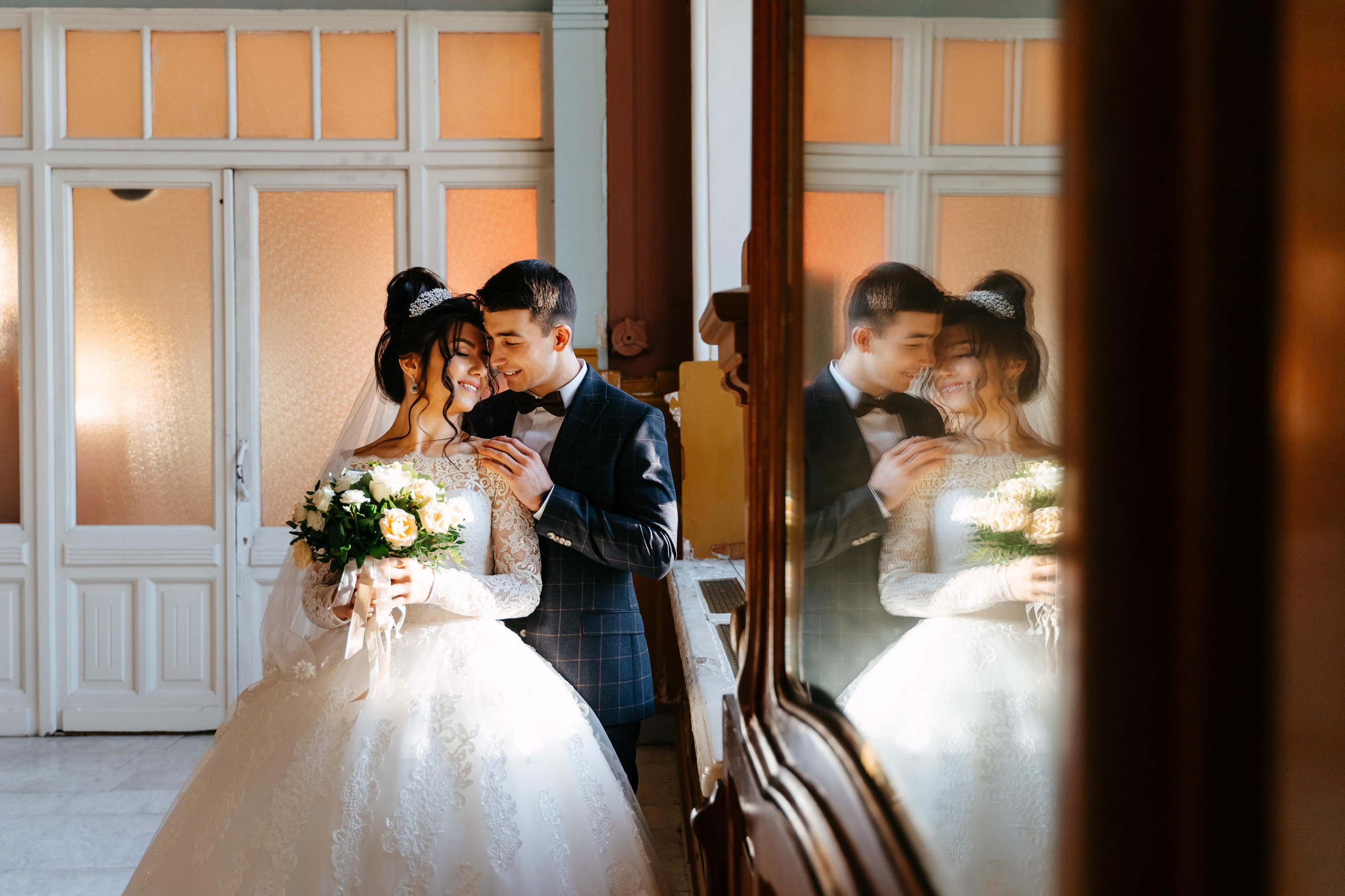 Места и локации для проведение свадебной фотосессии во время дождя или зимой.