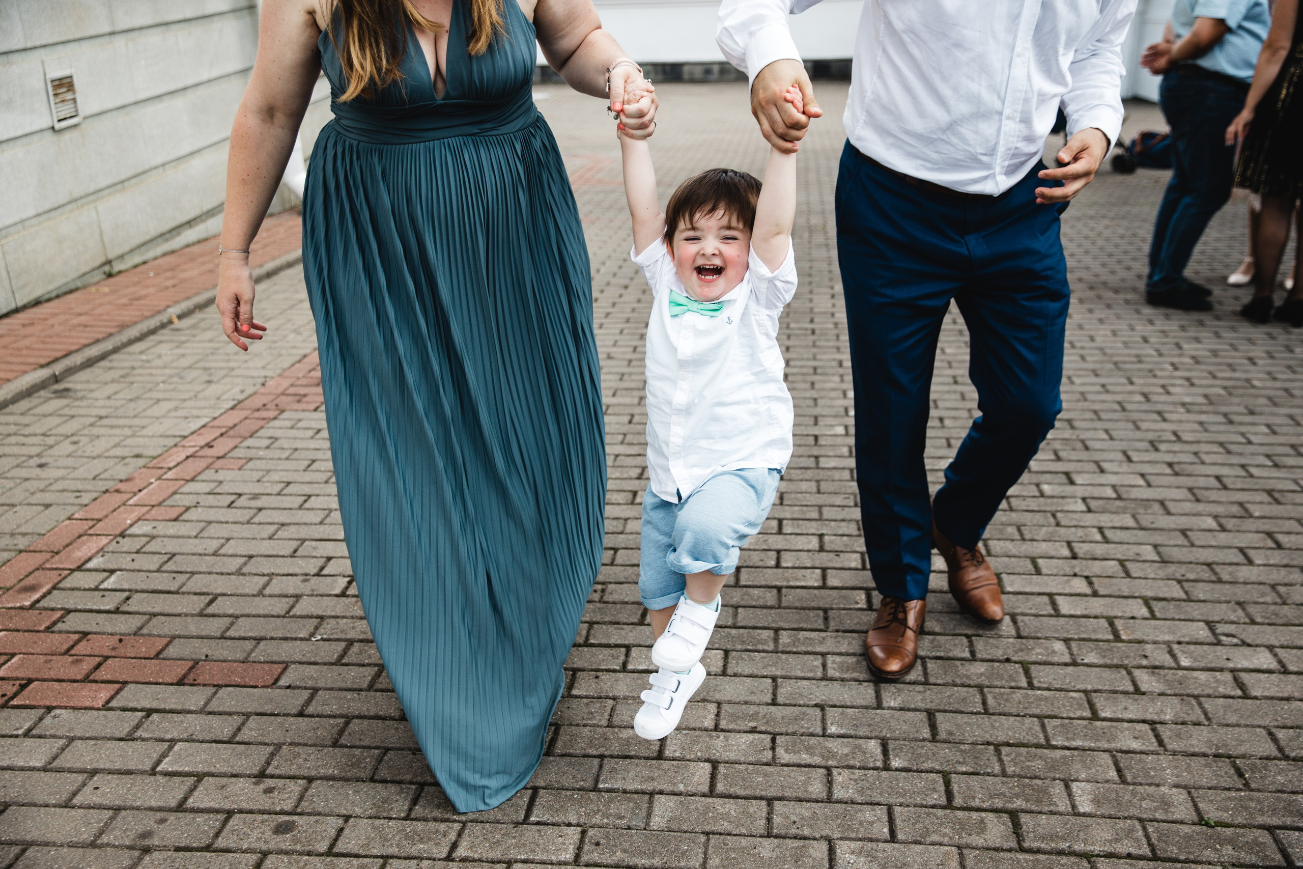 Дети на свадьбе глазами фотографа: как всё организовать и что учитывать