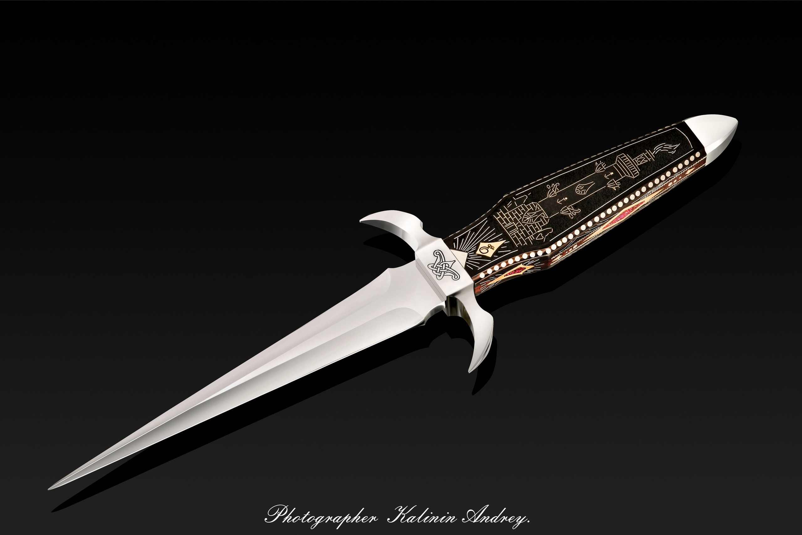 Высококачественная предметная каталожная Фотосъемка в Москве. Высококачественная профессиональная рекламная фотосъёмка ювелирных украшений, драгоценных камней в Москве. Обучение, консультация