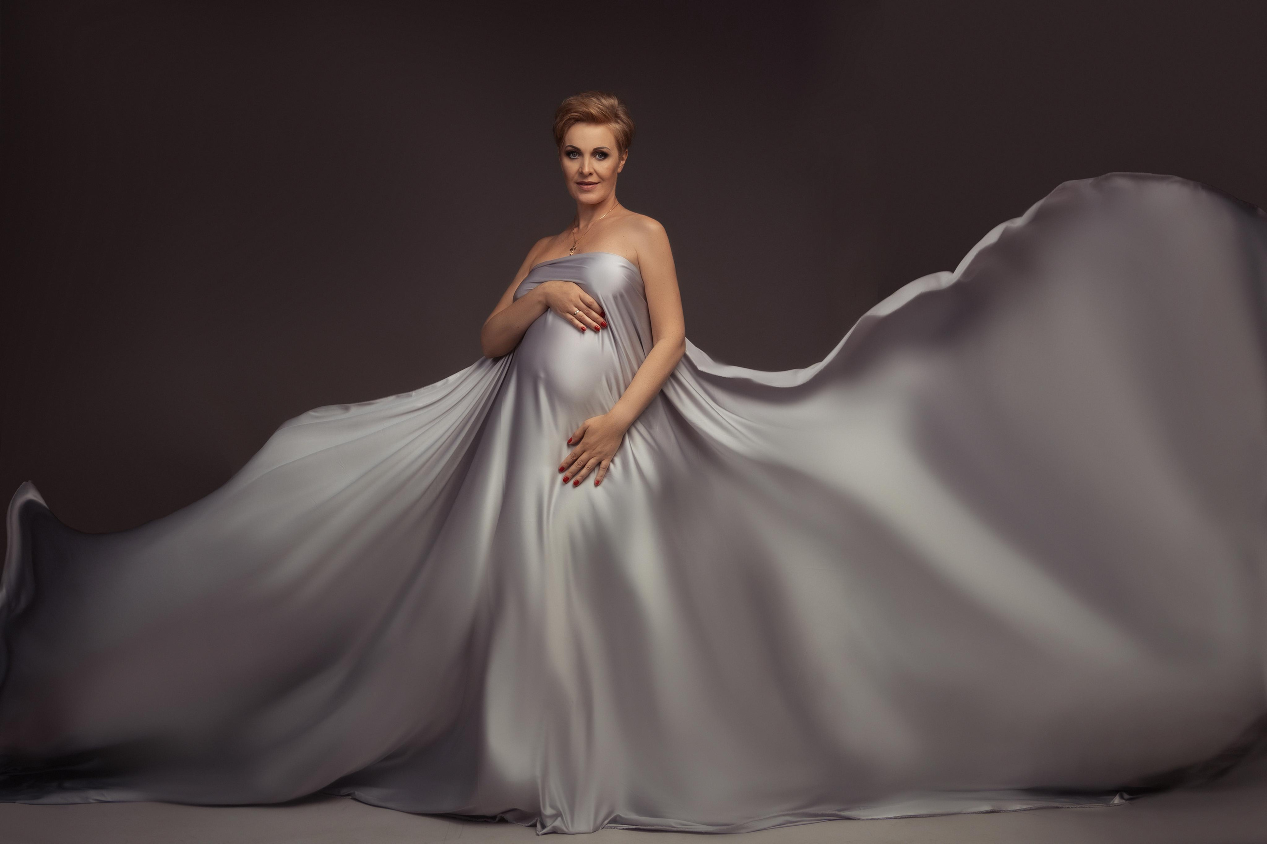 Фотосессия беременности с тканью