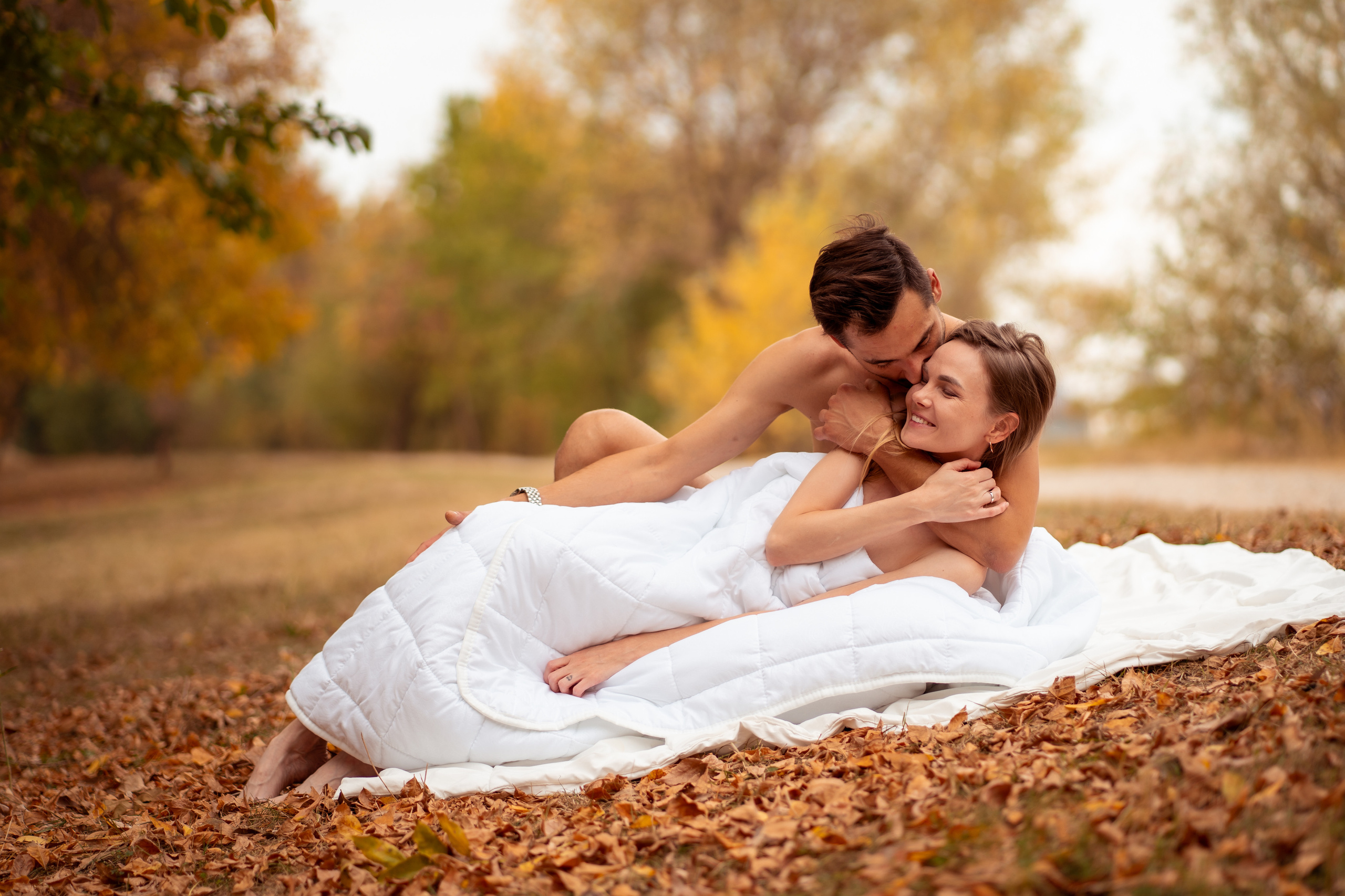 Семейная фотосессия на берегу реки