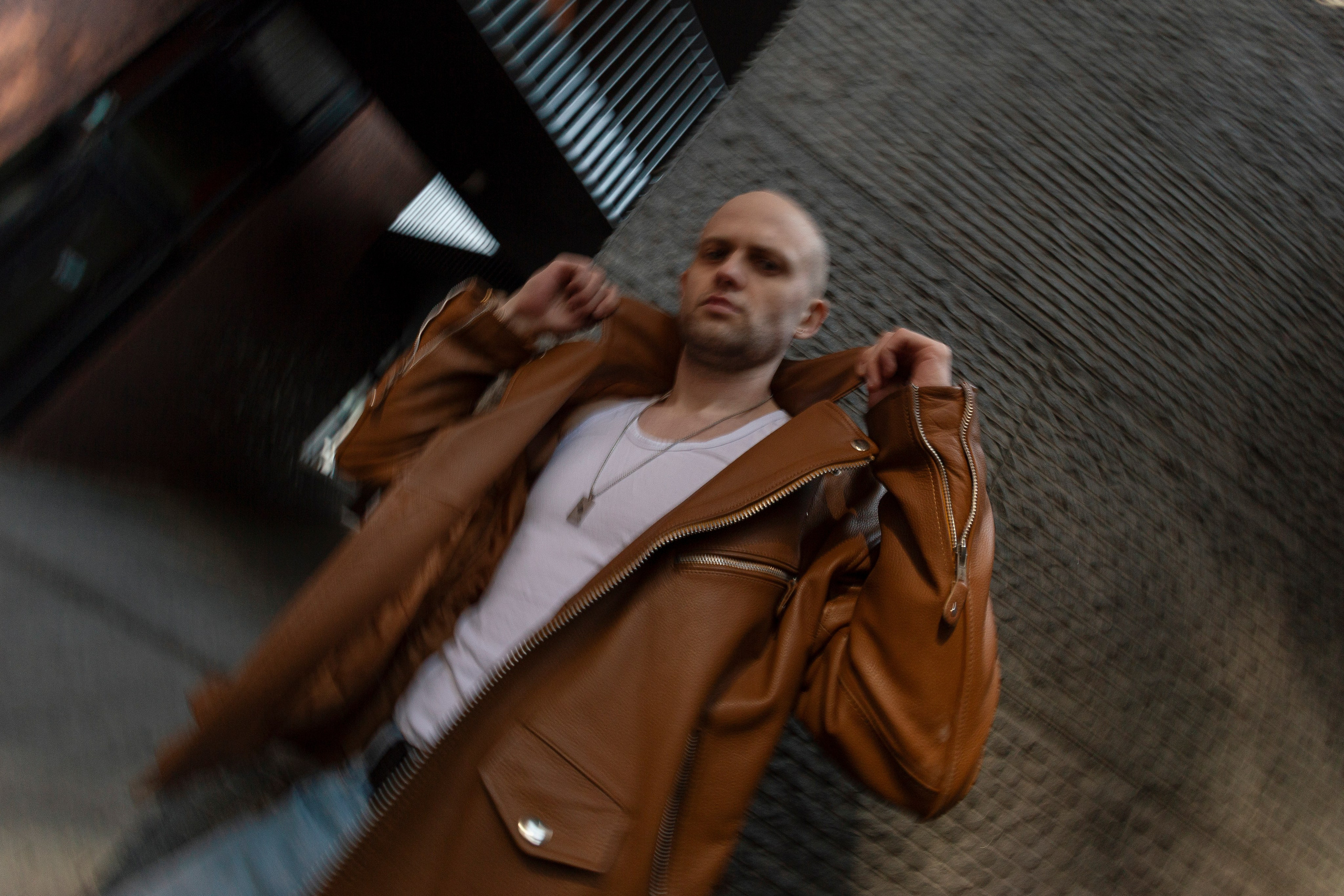 Брутальная мужчина в кожаной куртке фотосессия Москва