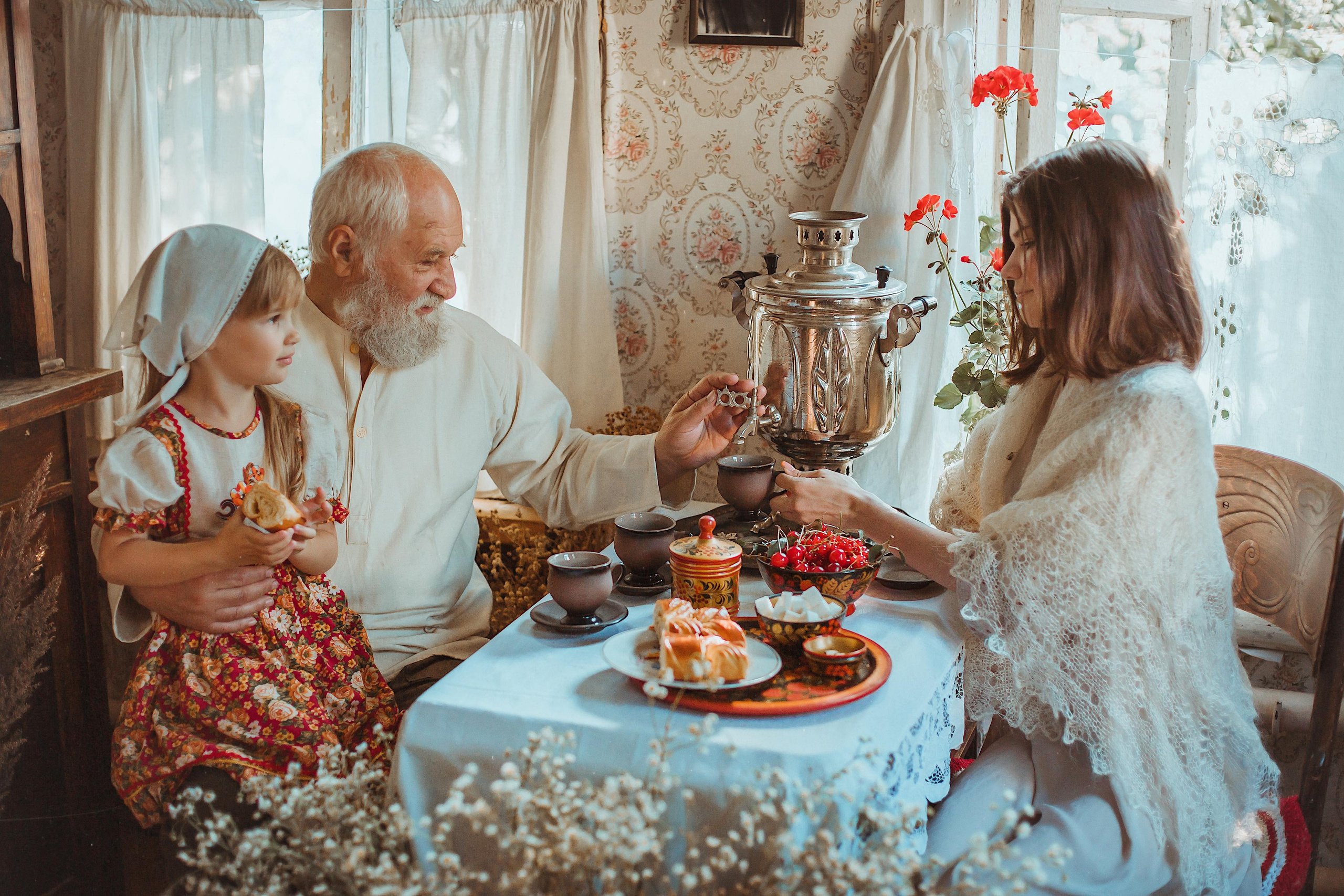 Семейная фотосессия, фотосессия в деревне, деревенский дом, чаепитие. Профессиональный фотограф, фотохудожник, видеограф из Москвы
