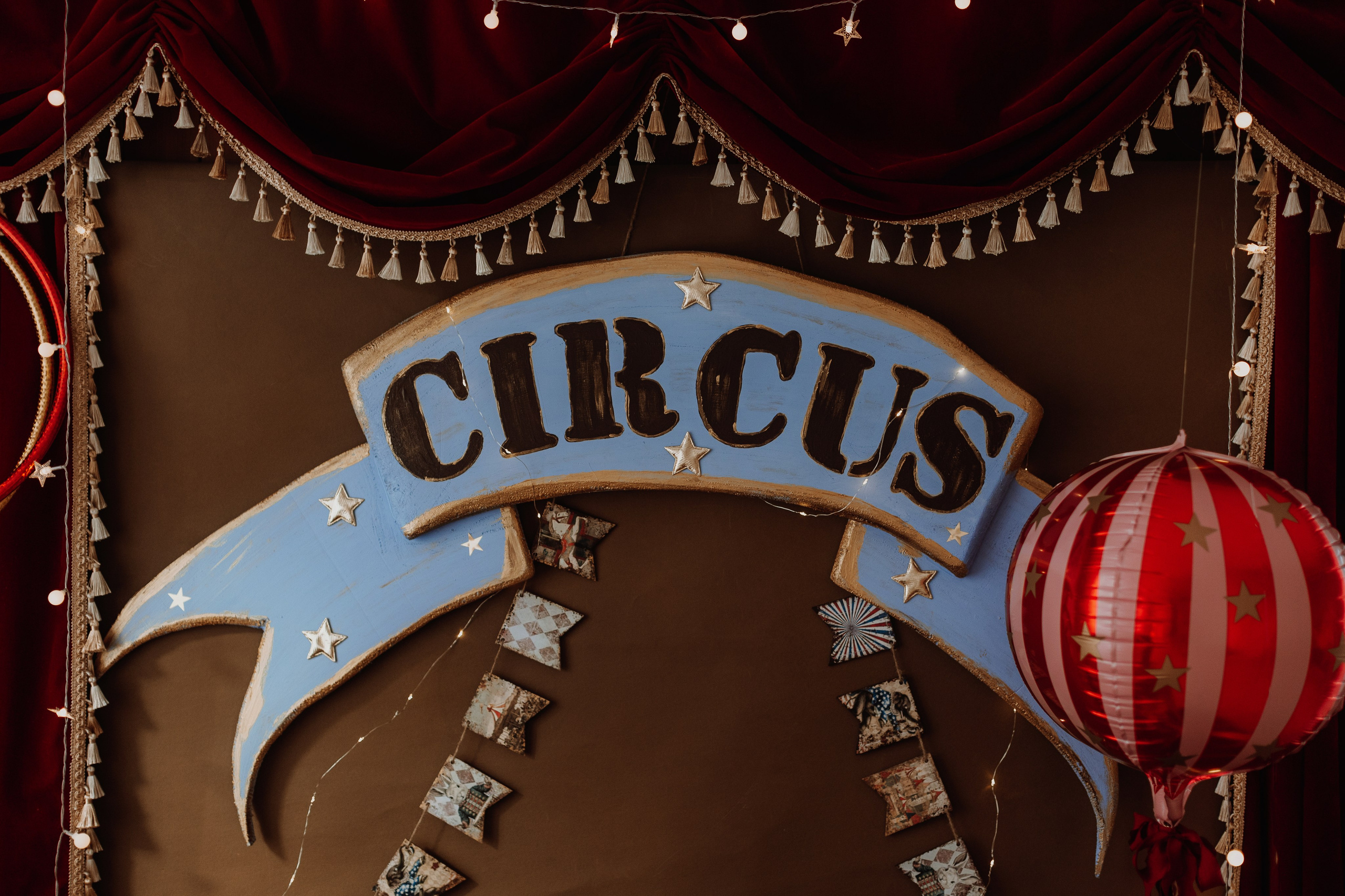 Календарь тематических локаций. Детский фотограф Влада Ловада