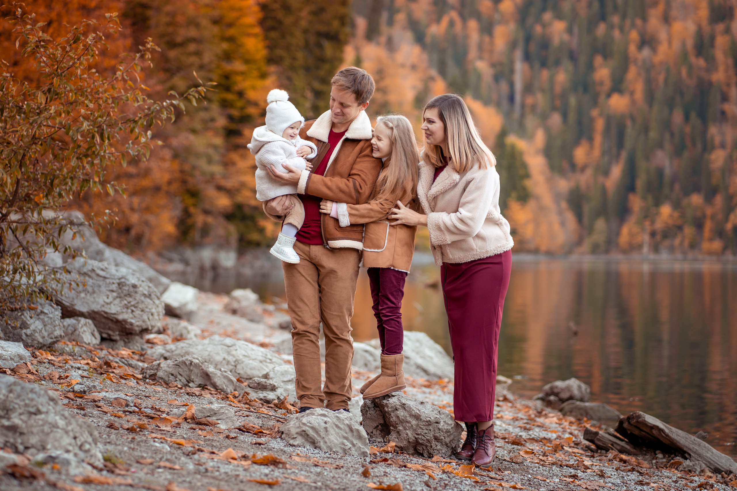 Уличная фотосессия для семьи из 4 человек