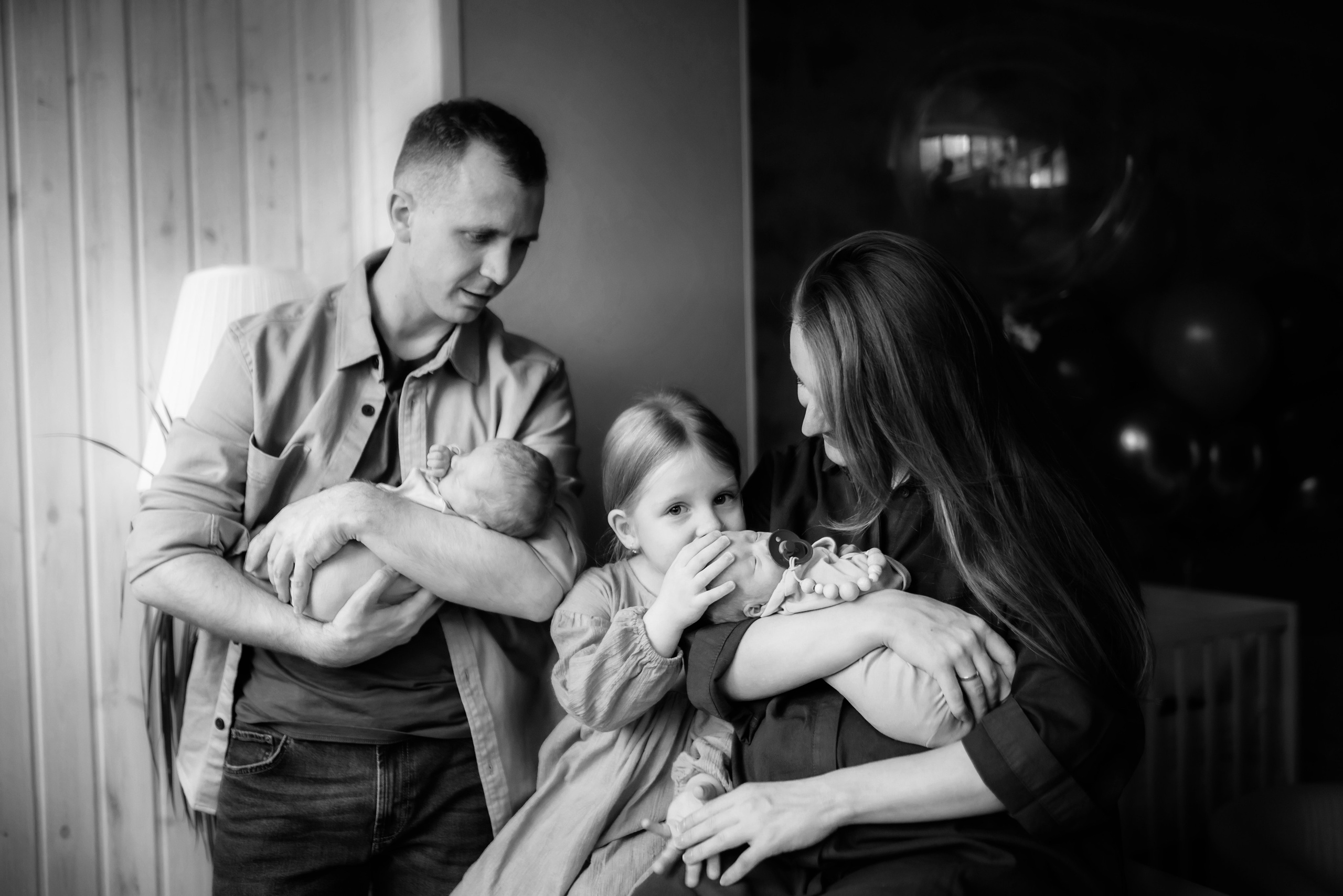 How to prepare older siblings for meeting their baby brother or sister