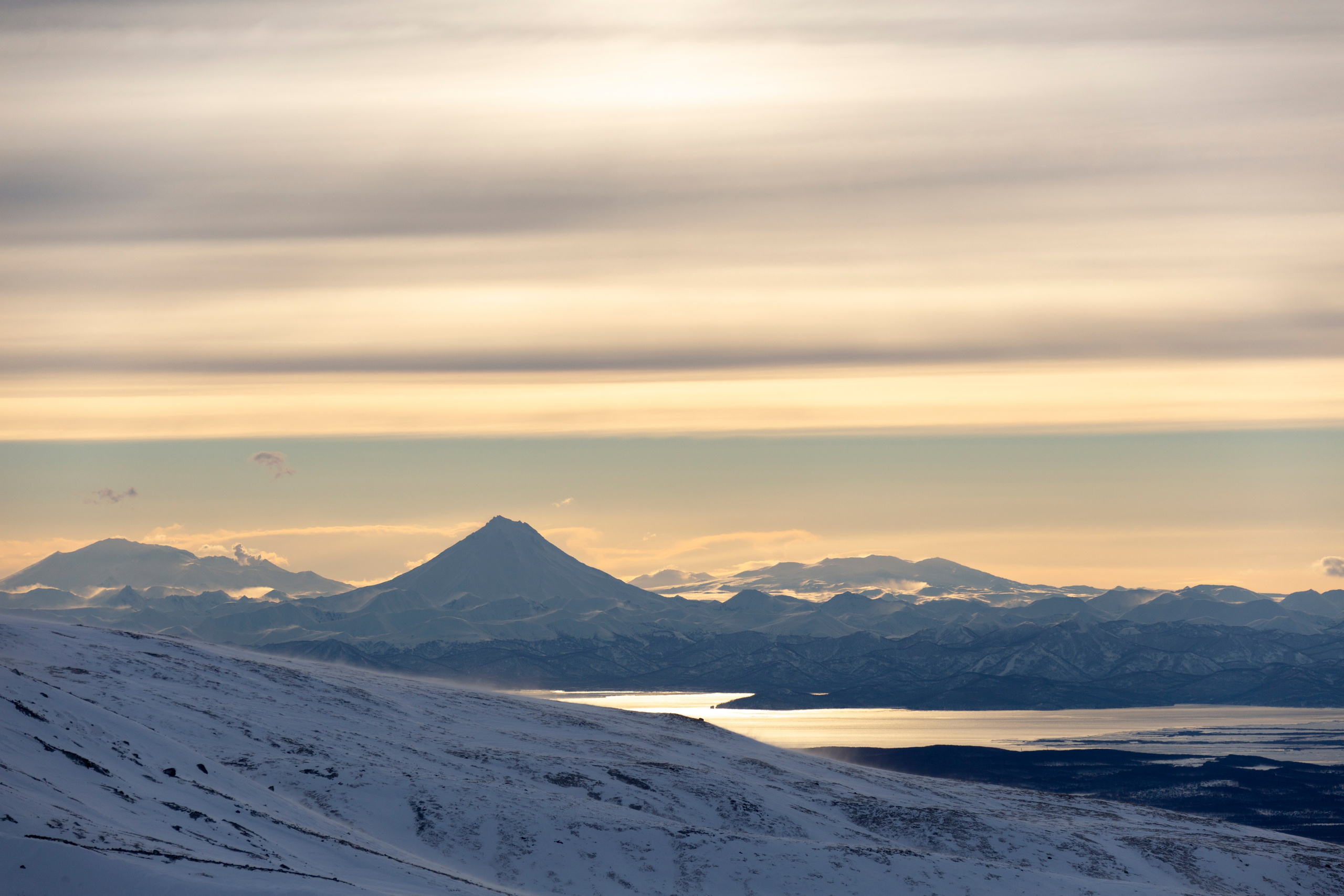 Авачинский перевал зимой — снег, вулканы и панорамы. Время Камчатки: чтобы найти свой путь, нужно скорость умножить на время