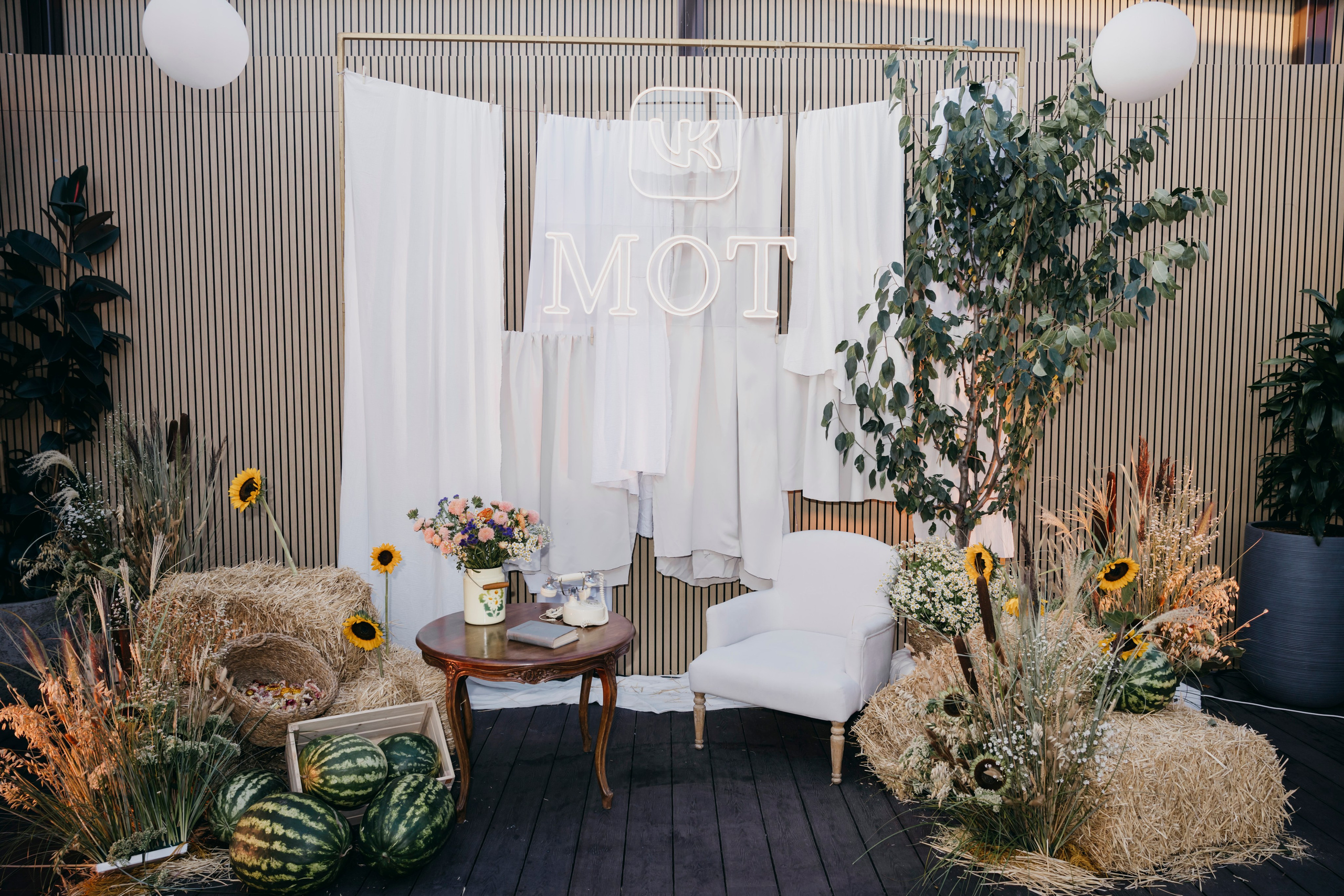 МОТ «Август навсегда»: Презентация Нового Альбома. «Птичка на проводе»: информационный портал в Москве