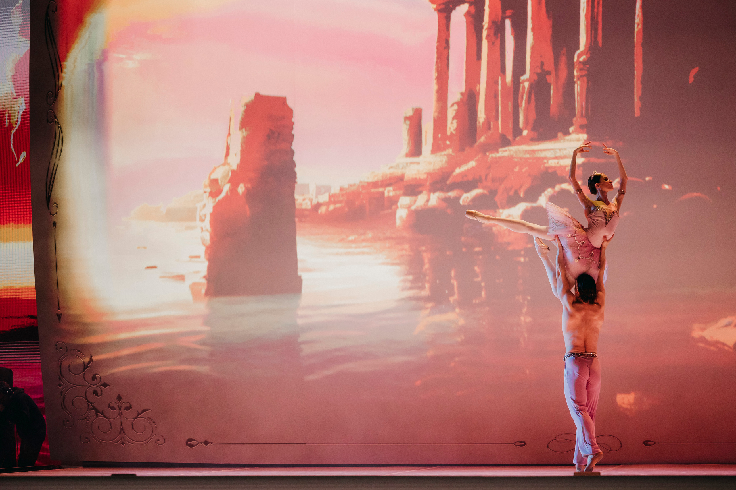 «Большая любовь» LIVE ARENA. «Птичка на проводе»: информационный портал в Москве