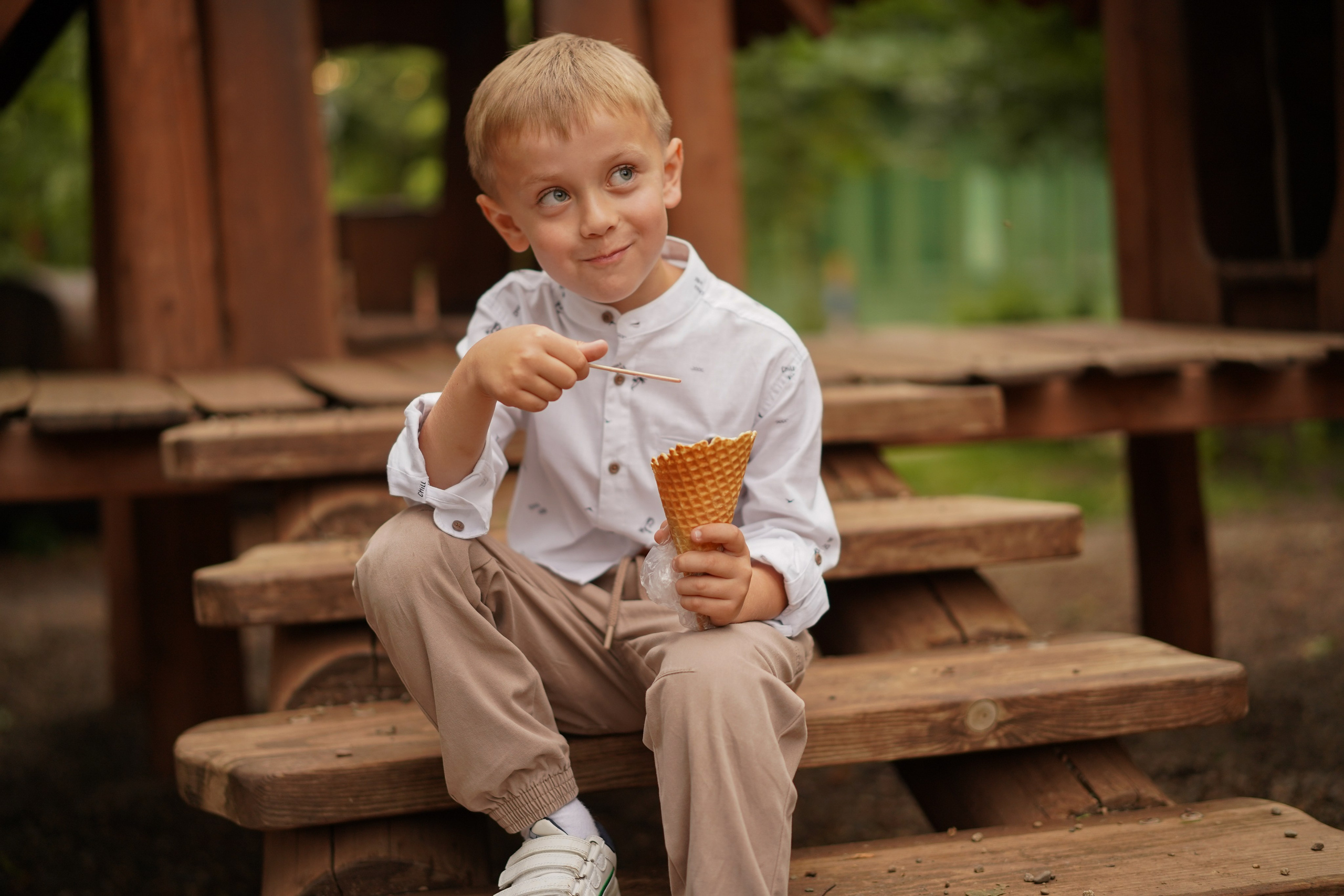 Профессиональная newborn фотосессия — малыш в корзине с игрушкой, Нижний Новгород