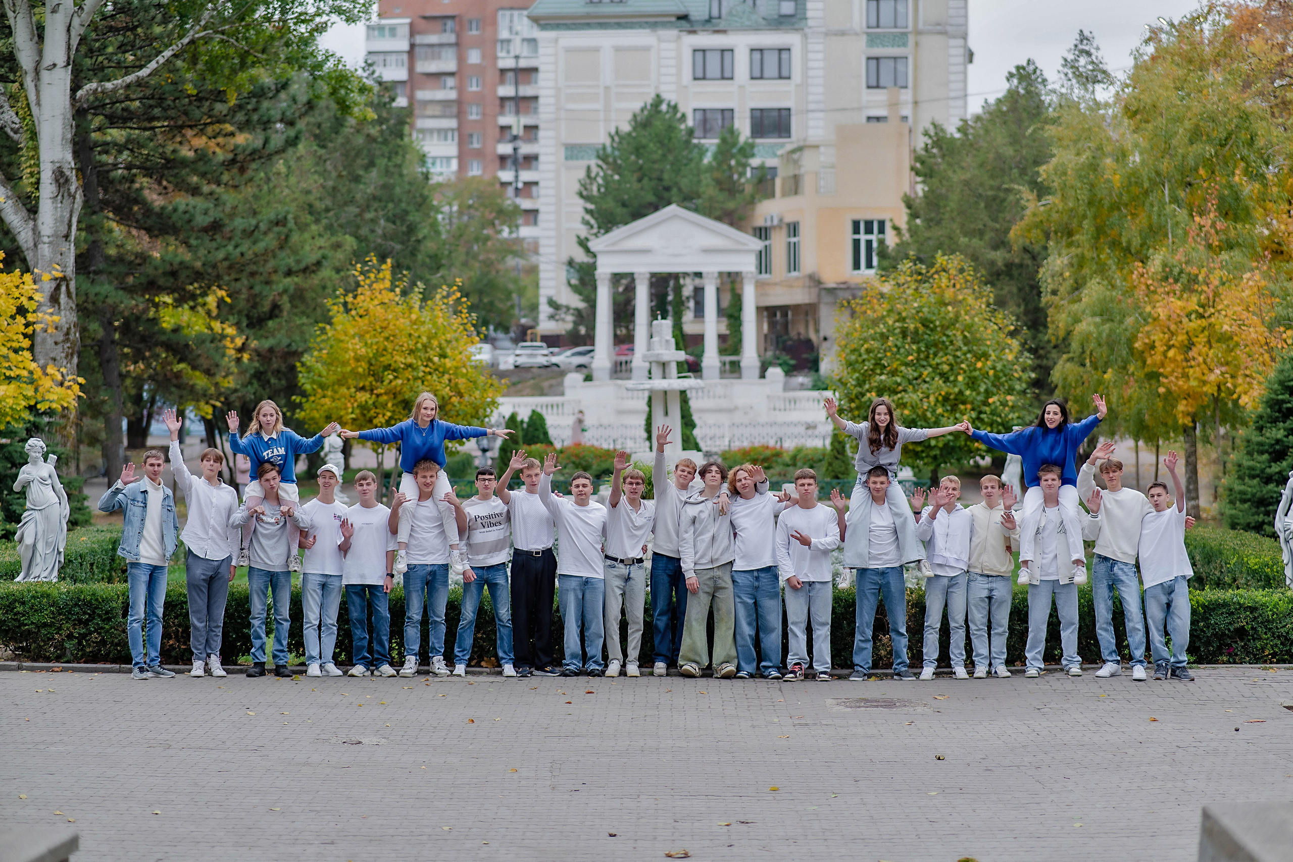 ВАРИАНТЫ СТИЛЕЙ ОДЕЖДЫ (LOOK). Современные Выпускные Альбомы в Ростове-на-Дону