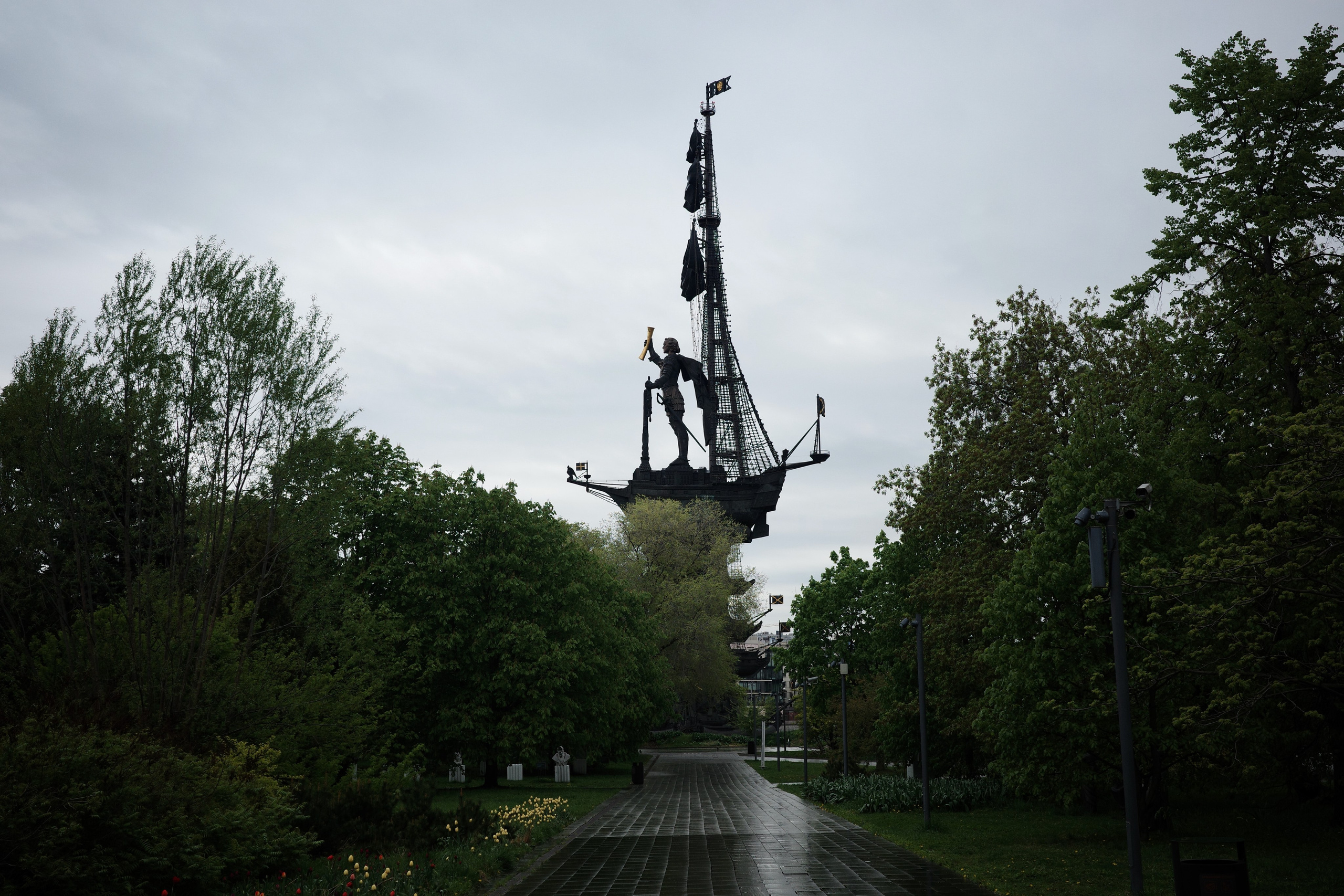 Красный Октябрь: от шоколадной фабрики до популярного арт-пространства, уличного искусства и киберпанка. Проект «Фотокладовка»: блог уличной фотографии в формате street photo