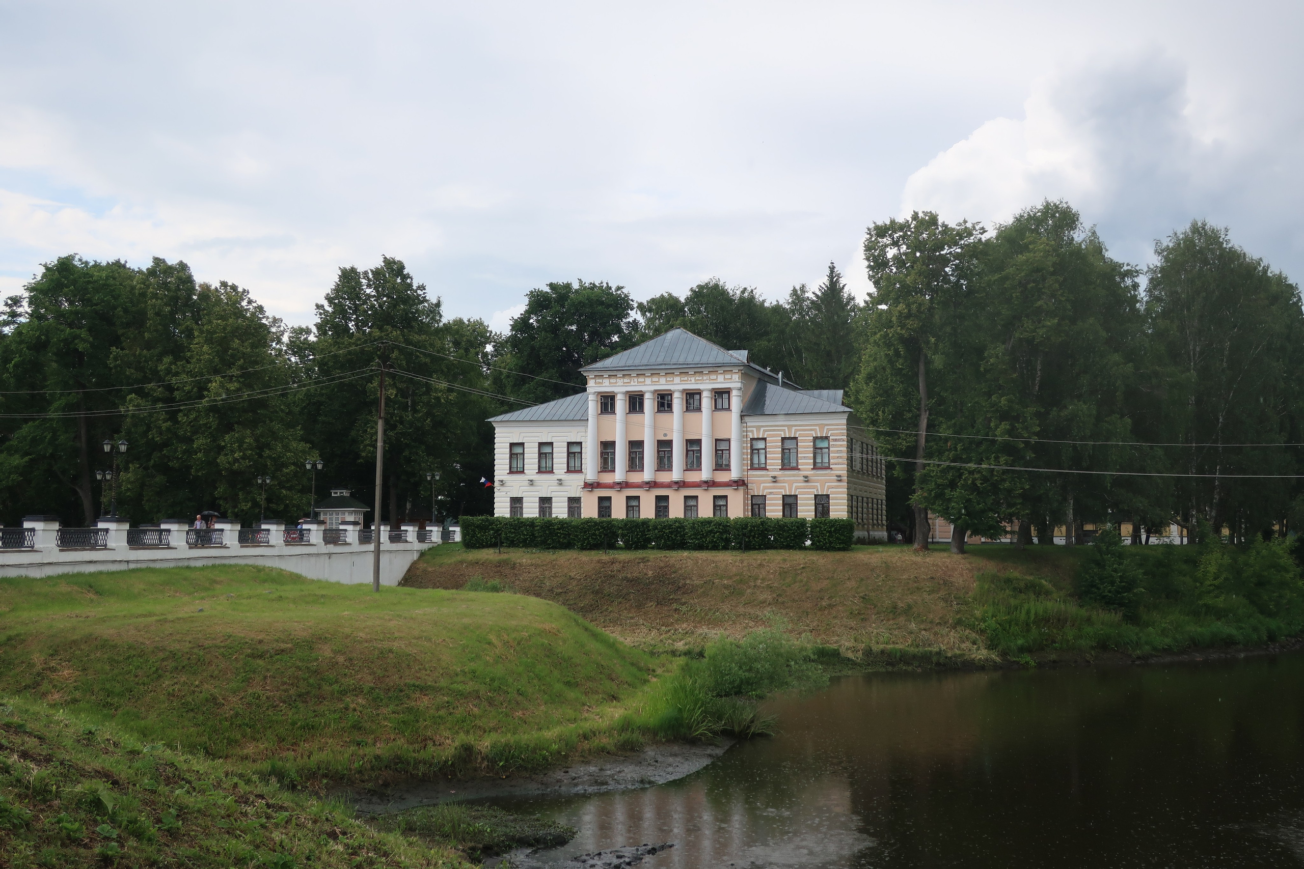 Фотопрогулка по летнему Угличу: что посмотреть, краткая история города. Проект «Фотокладовка»: блог уличной фотографии в формате street photo